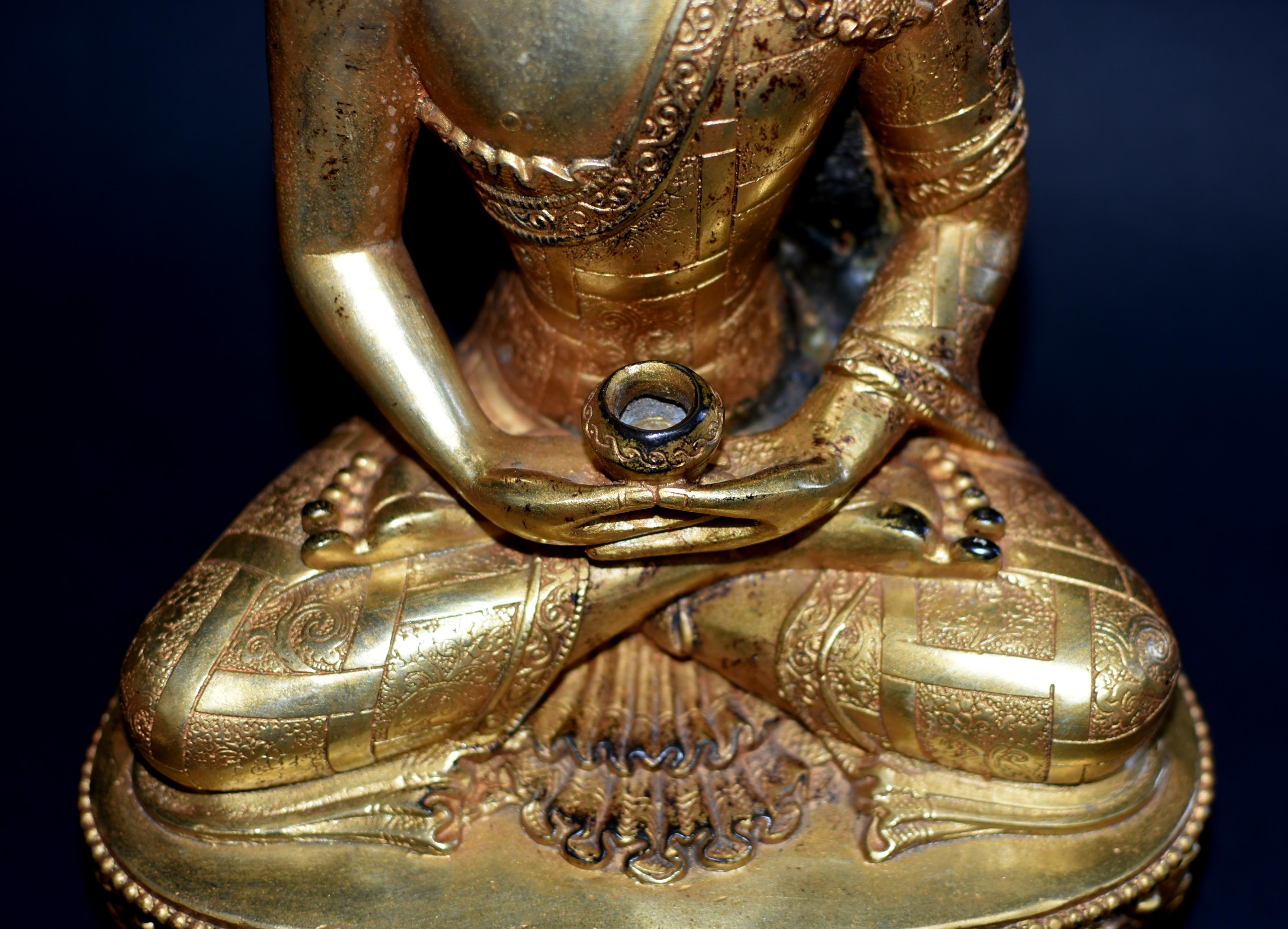 Gilt Bronze Buddha in Patchwork Robe For Sale 6