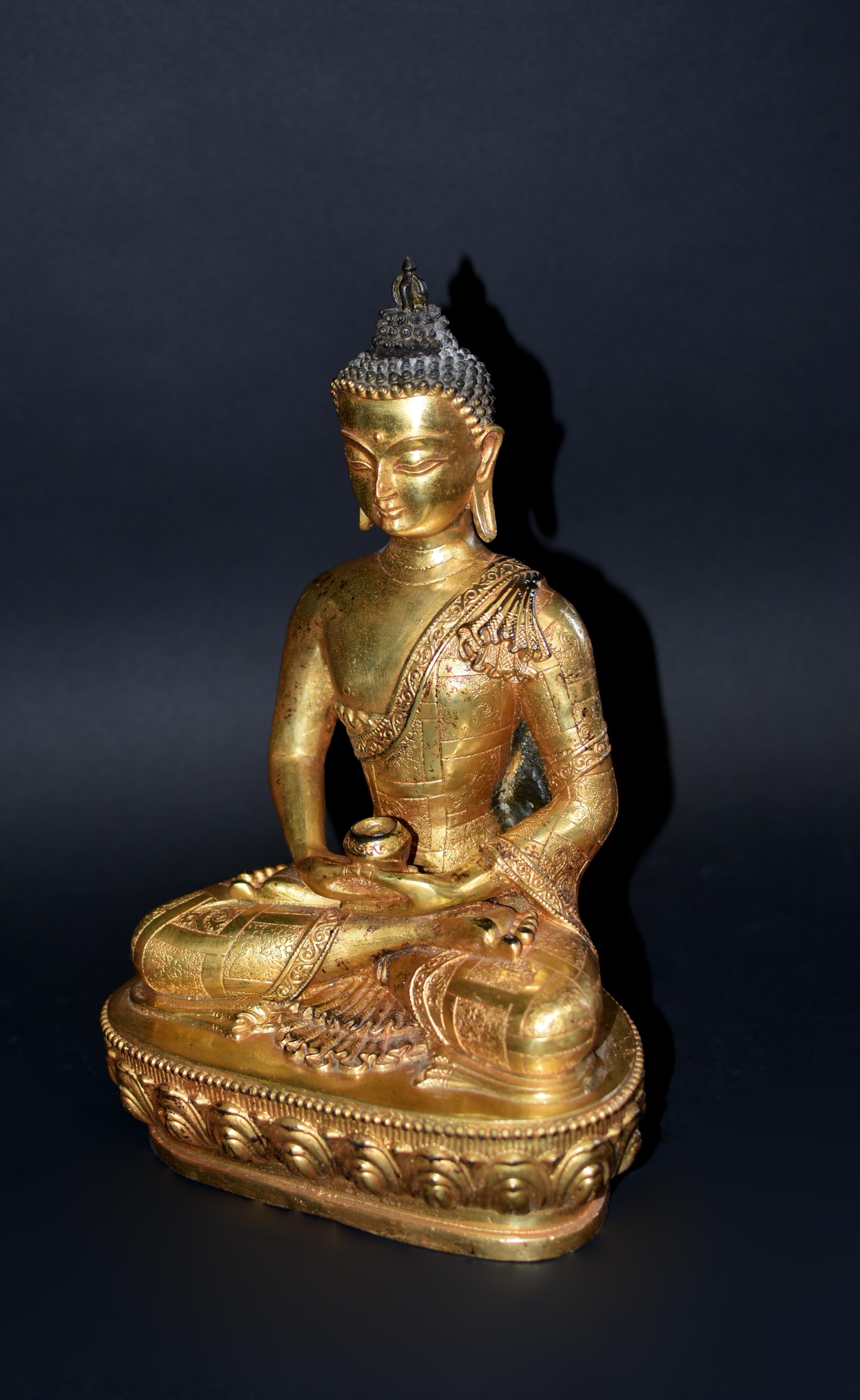 20th Century Gilt Bronze Buddha in Patchwork Robe For Sale