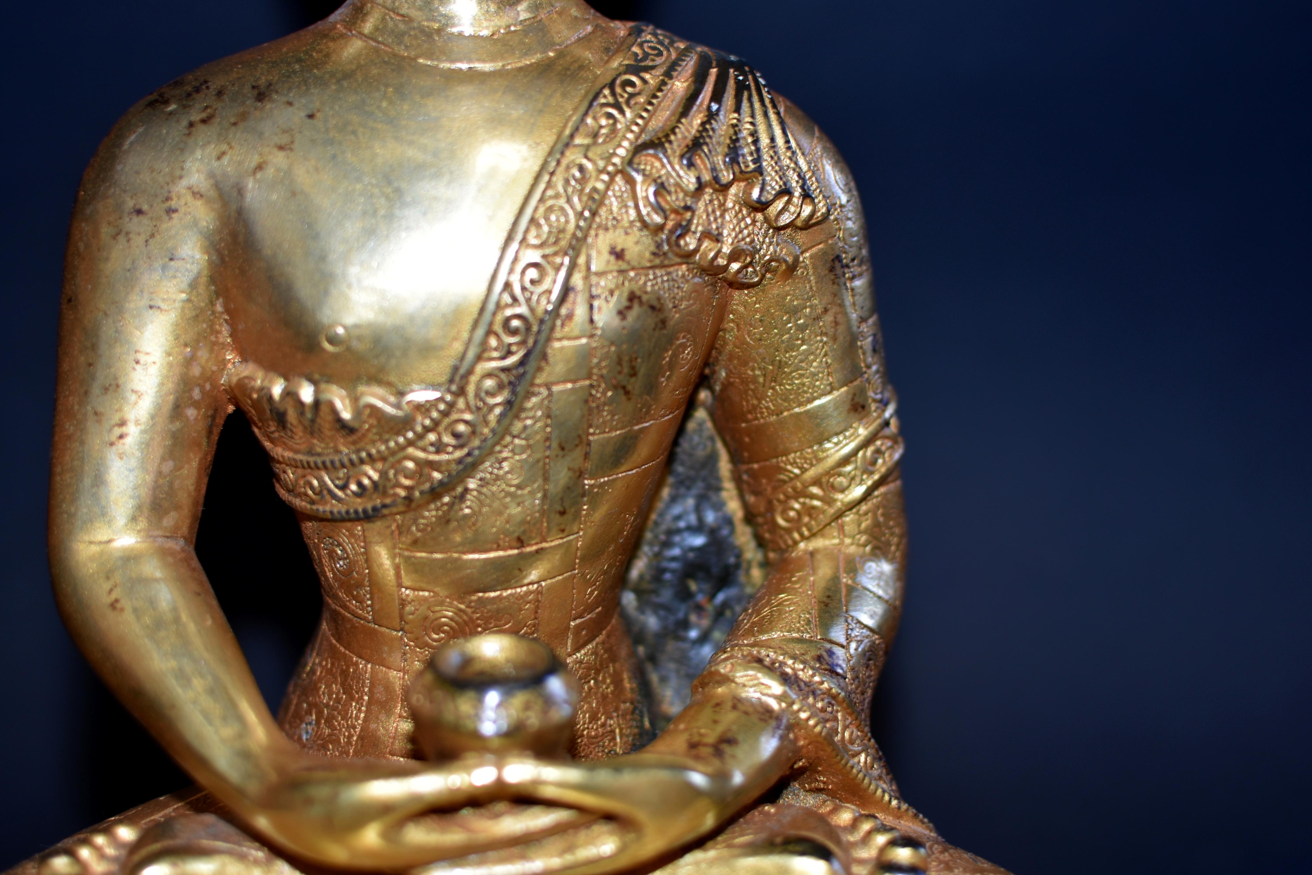 Gilt Bronze Buddha in Patchwork Robe For Sale 2