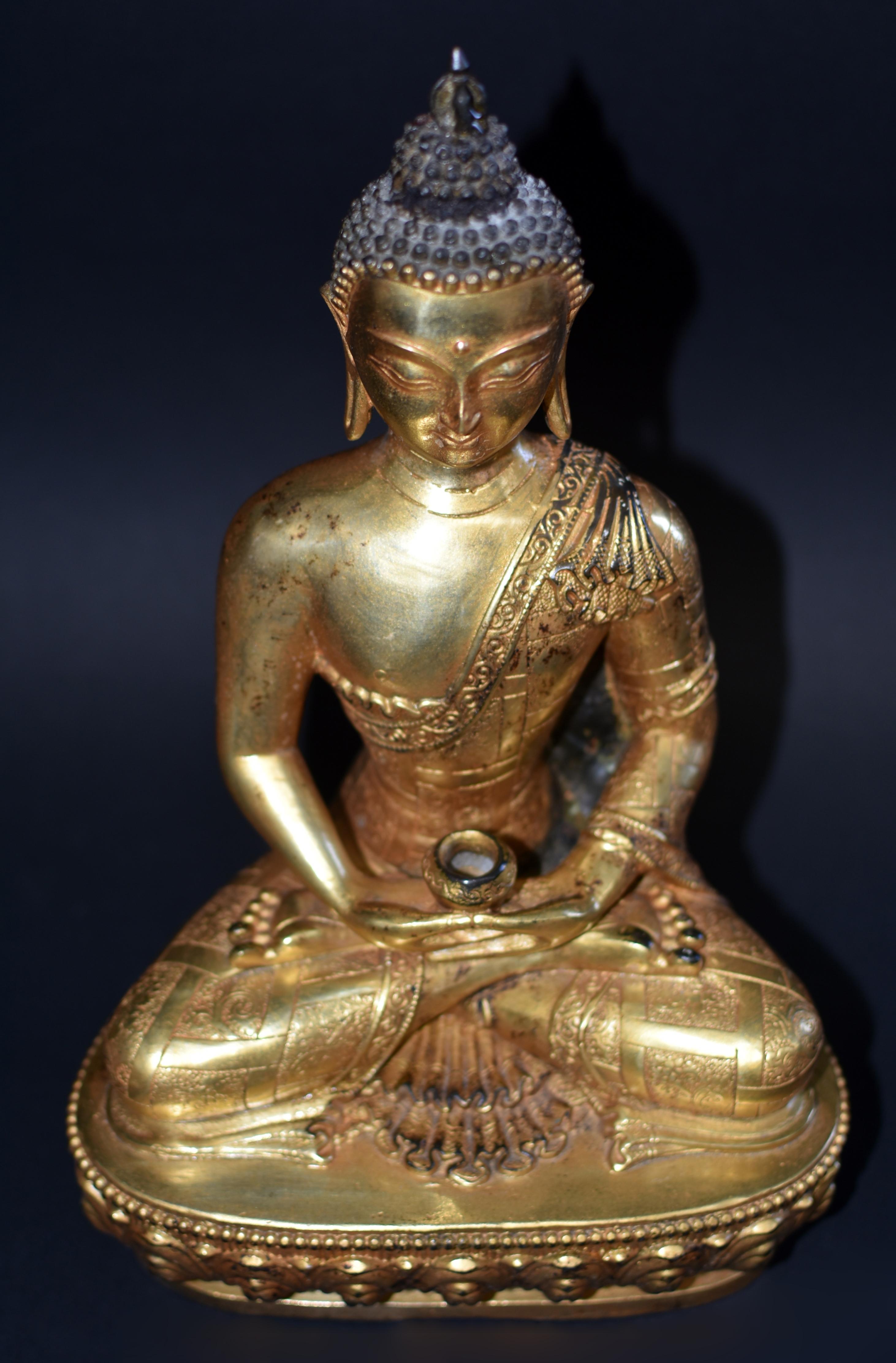 Gilt Bronze Buddha in Patchwork Robe For Sale 4