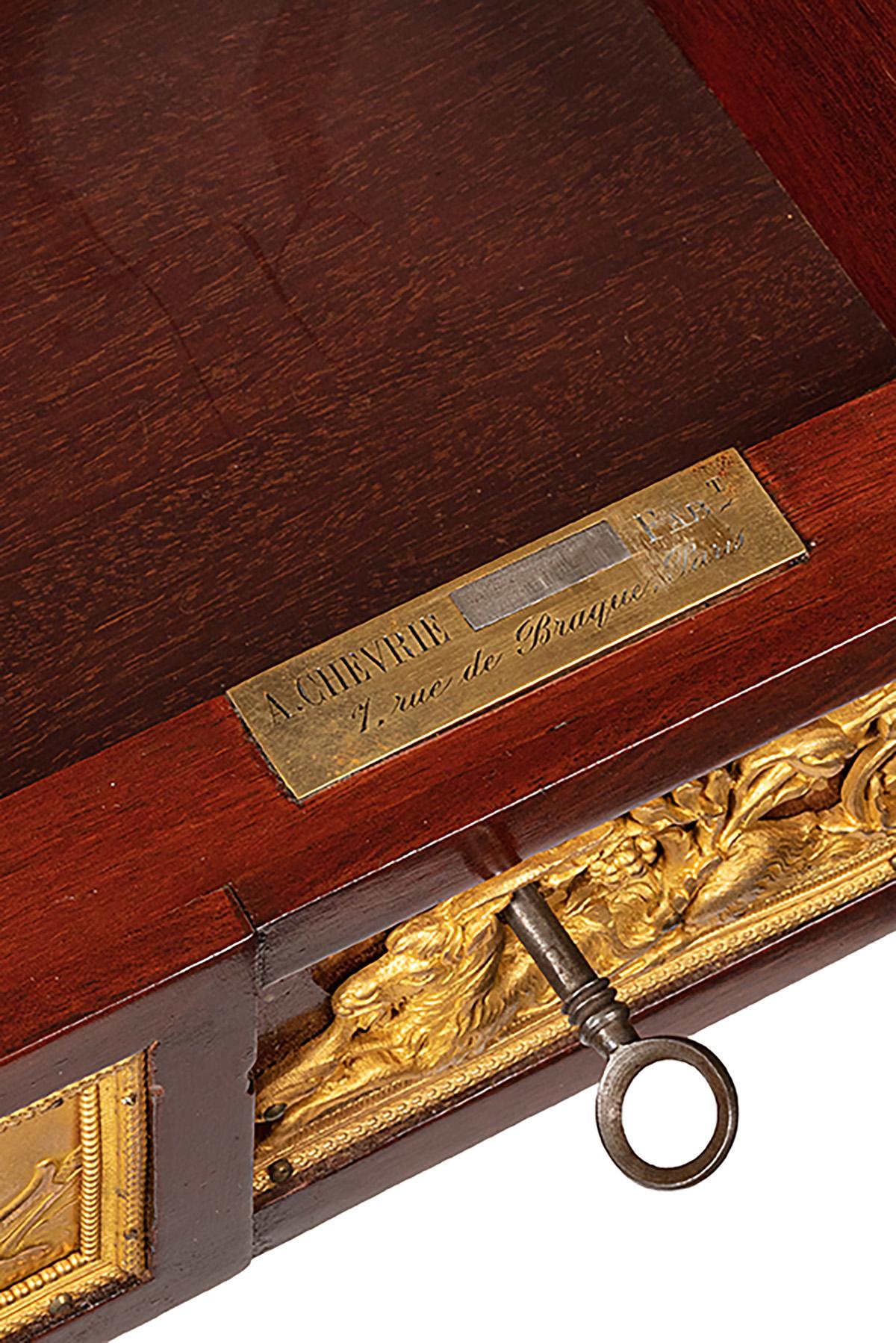 Louis XVI Bureau un cylindre en bronze doré par A.Chevrie en vente