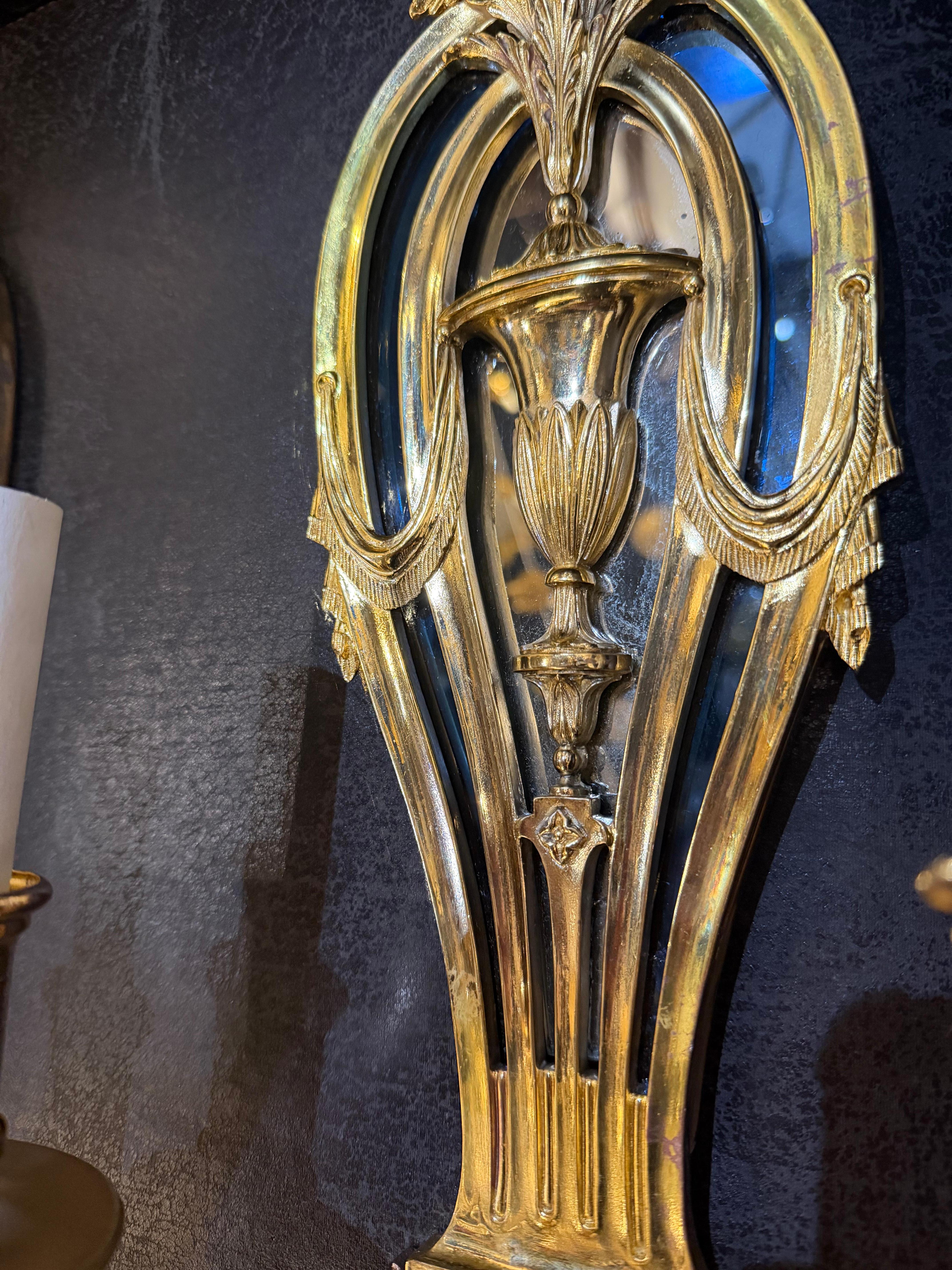 1920 Caldwell Bronze Sconces with Mirror and Cobalt Glass en venta 6