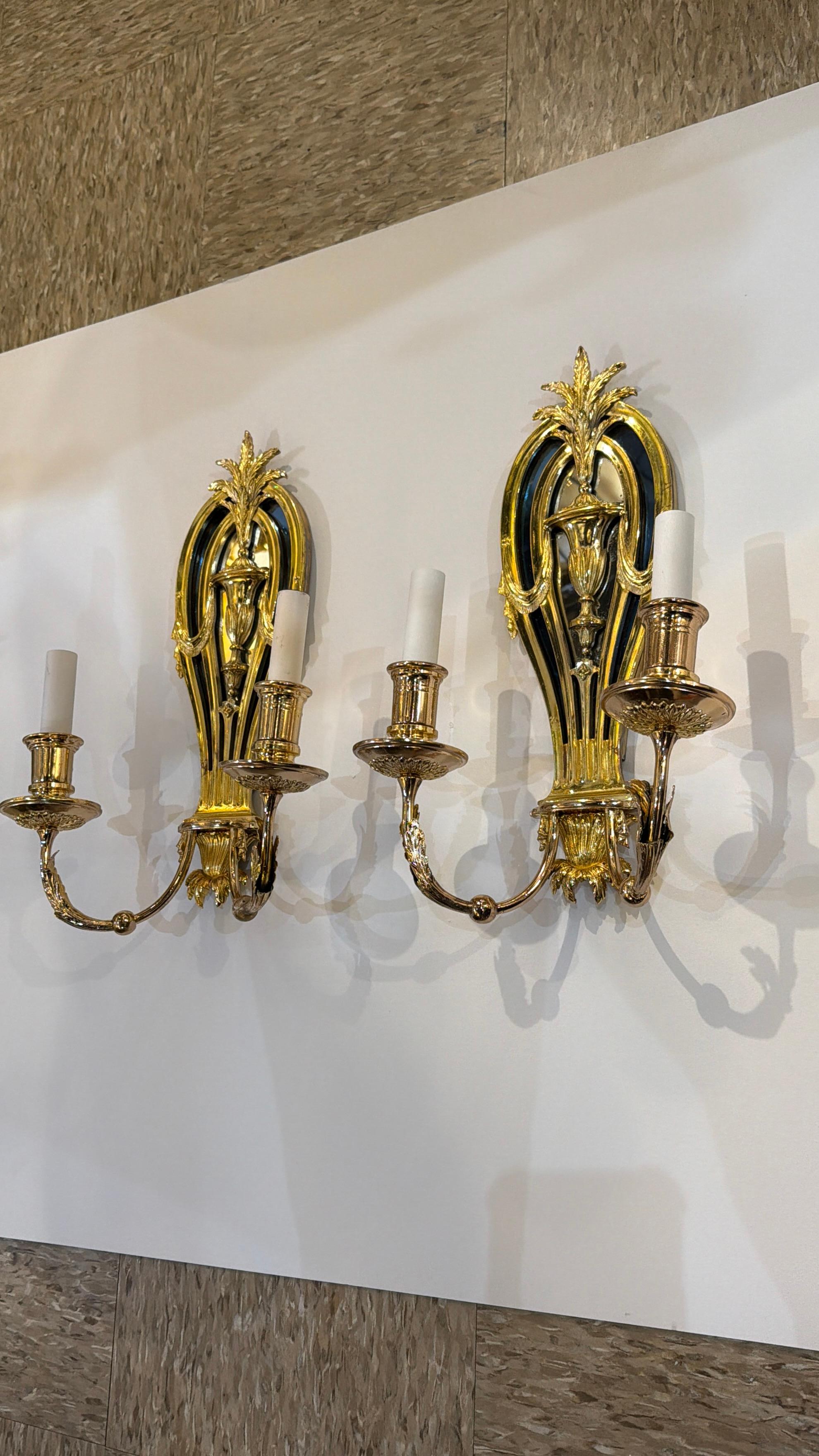 1920 Caldwell Bronze Sconces with Mirror and Cobalt Glass Neoclásico en venta