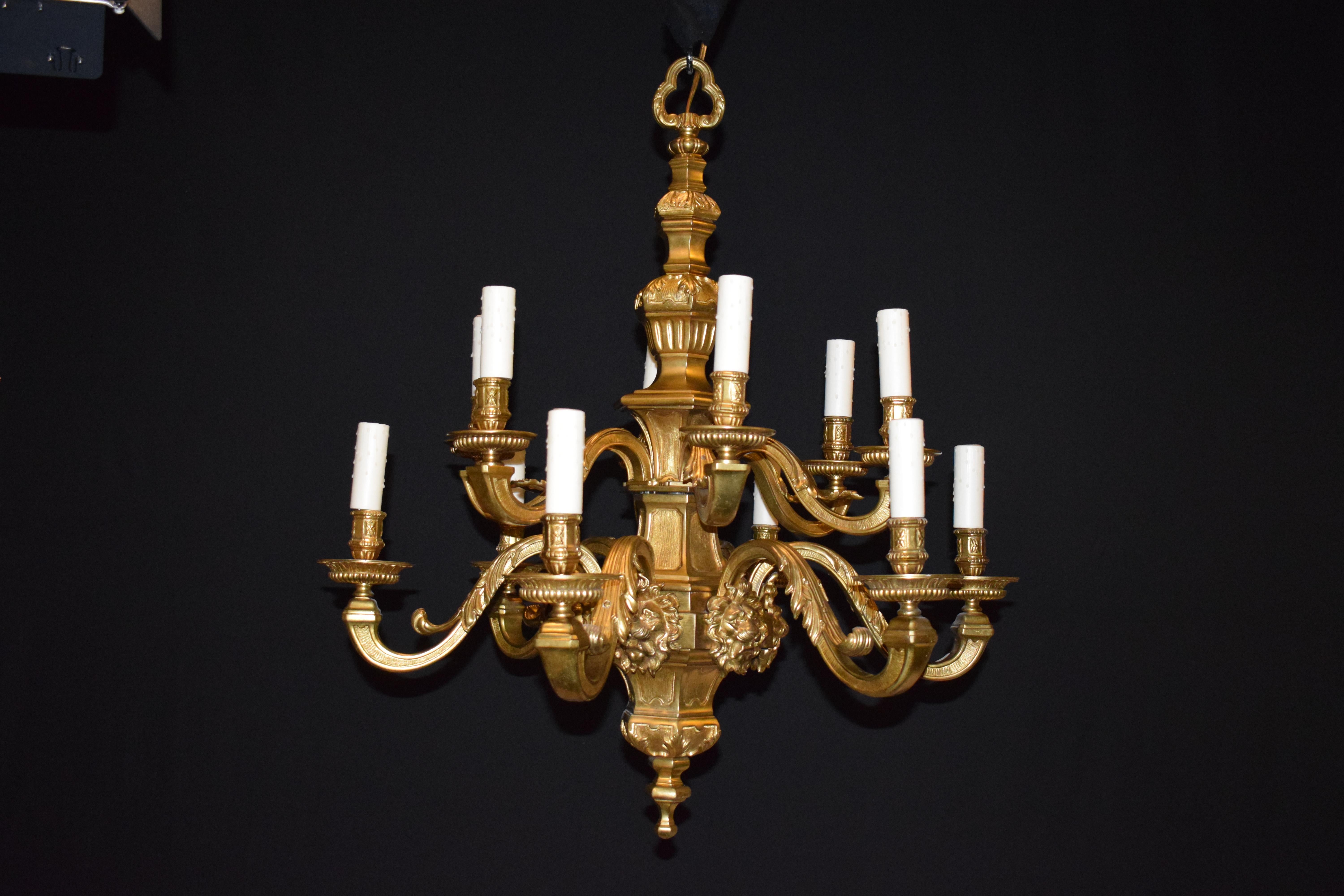 A very fine gilt bronze chandelier, in the Regence style, featuring lion masks. 12-light (six on the top & six on the bottom), France, circa 1910.
Dimensions: Height 37