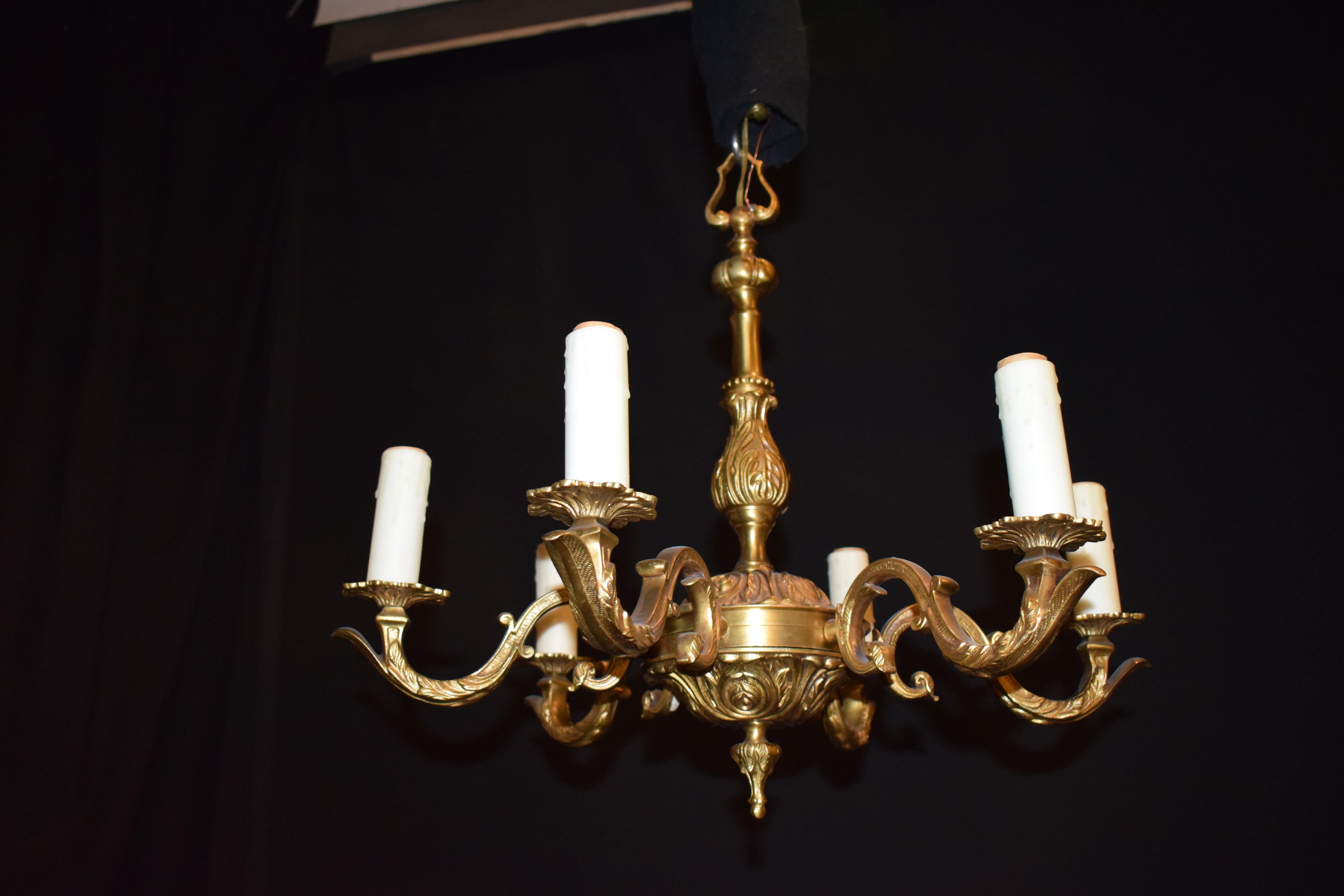 Gilt bronze chandelier, 6 lights. France, circa 1940
Dimensions: Height 21