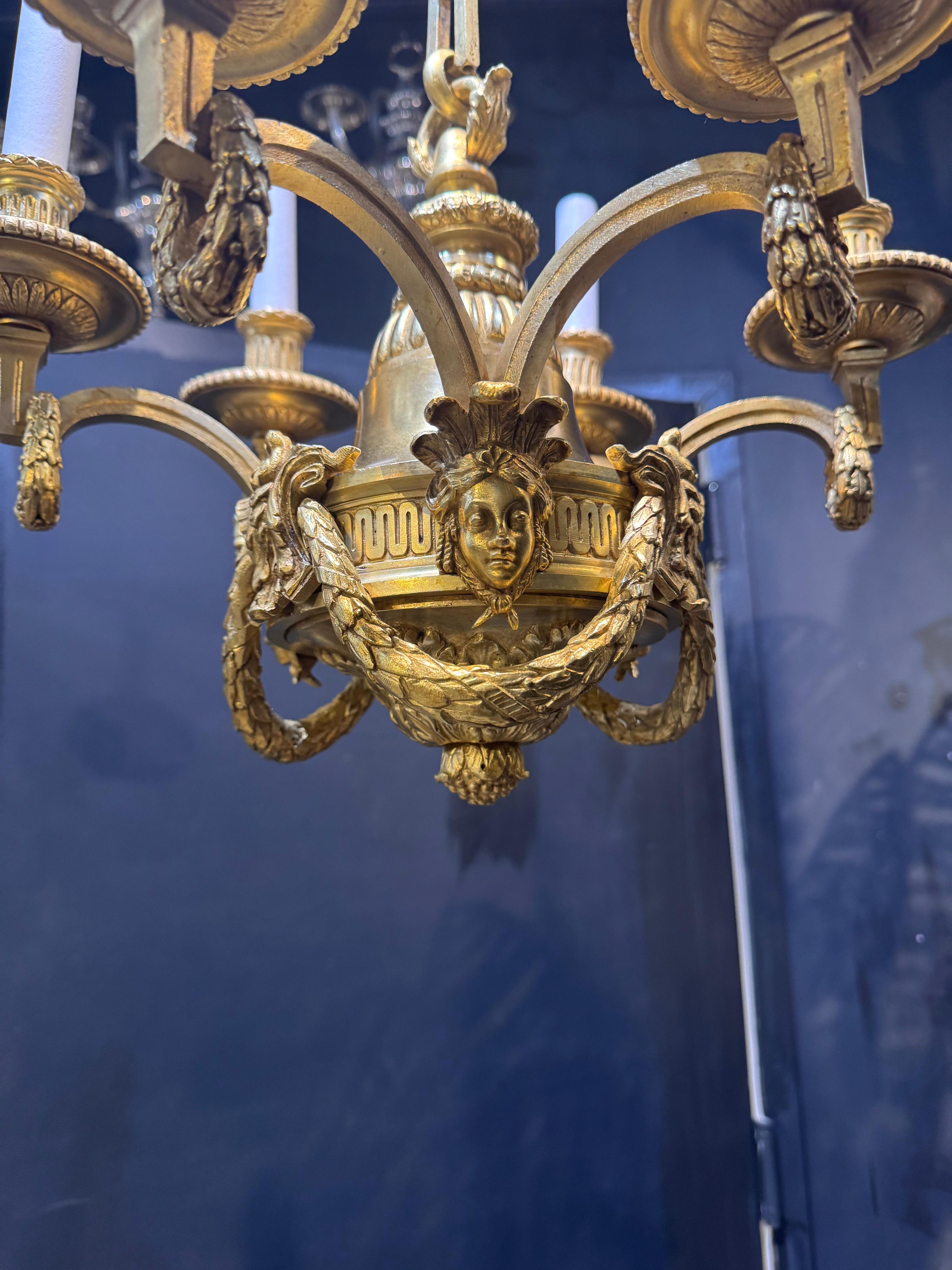 Bronzo Lampadario in bronzo dorato in vendita