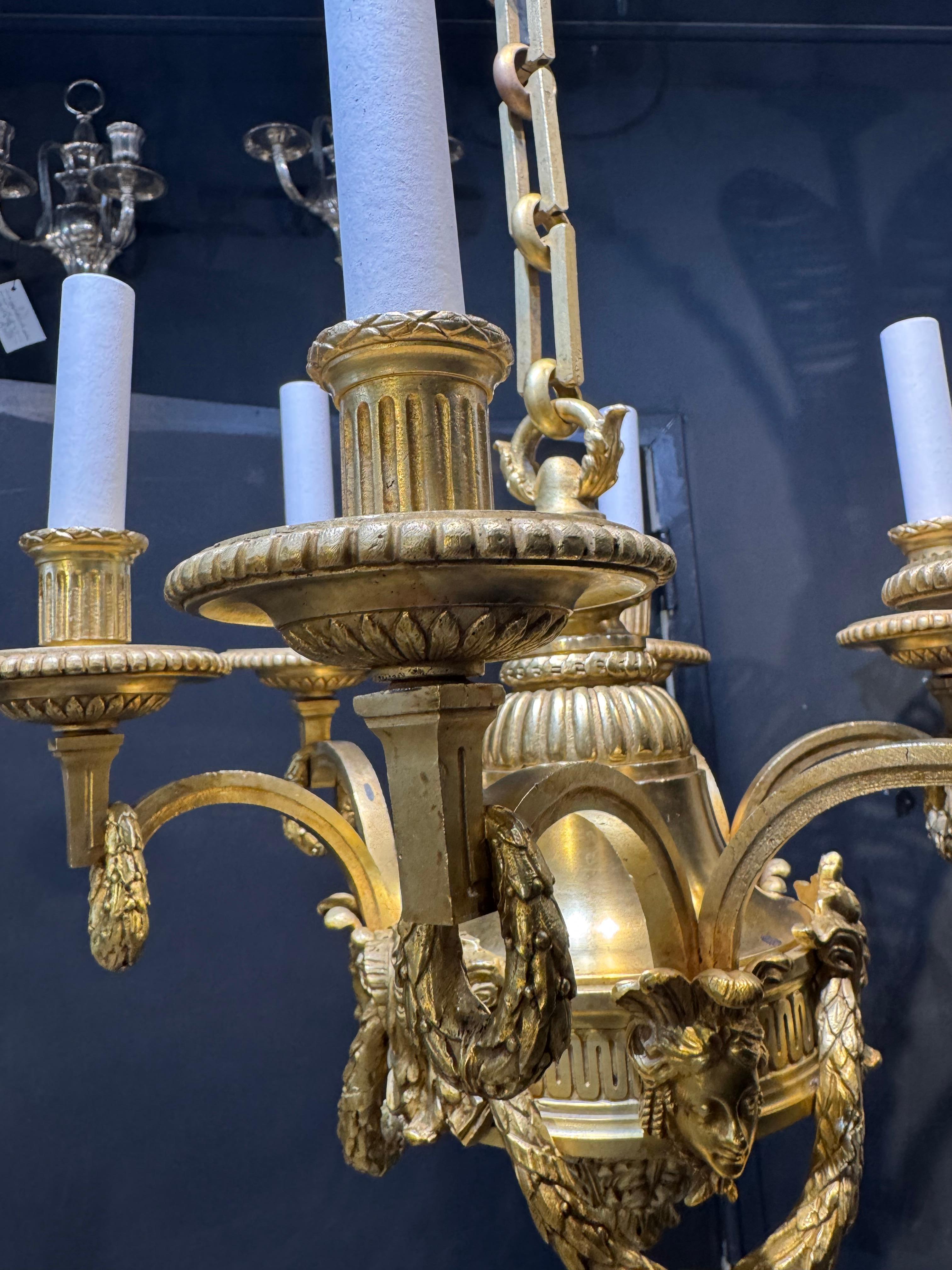 Lampadario in bronzo dorato in vendita 1