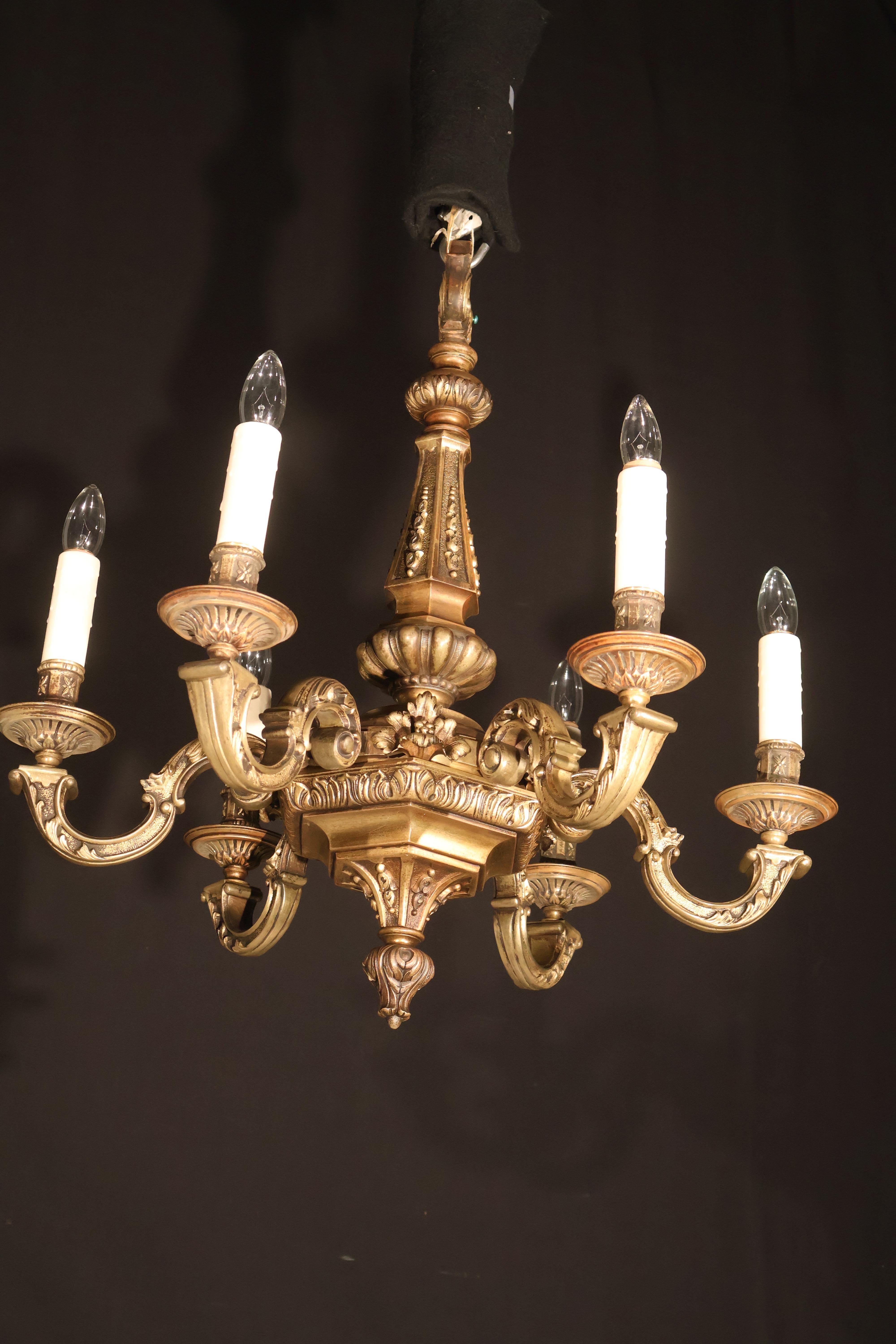 Lampadario in bronzo dorato in stile Reggenza in vendita 5