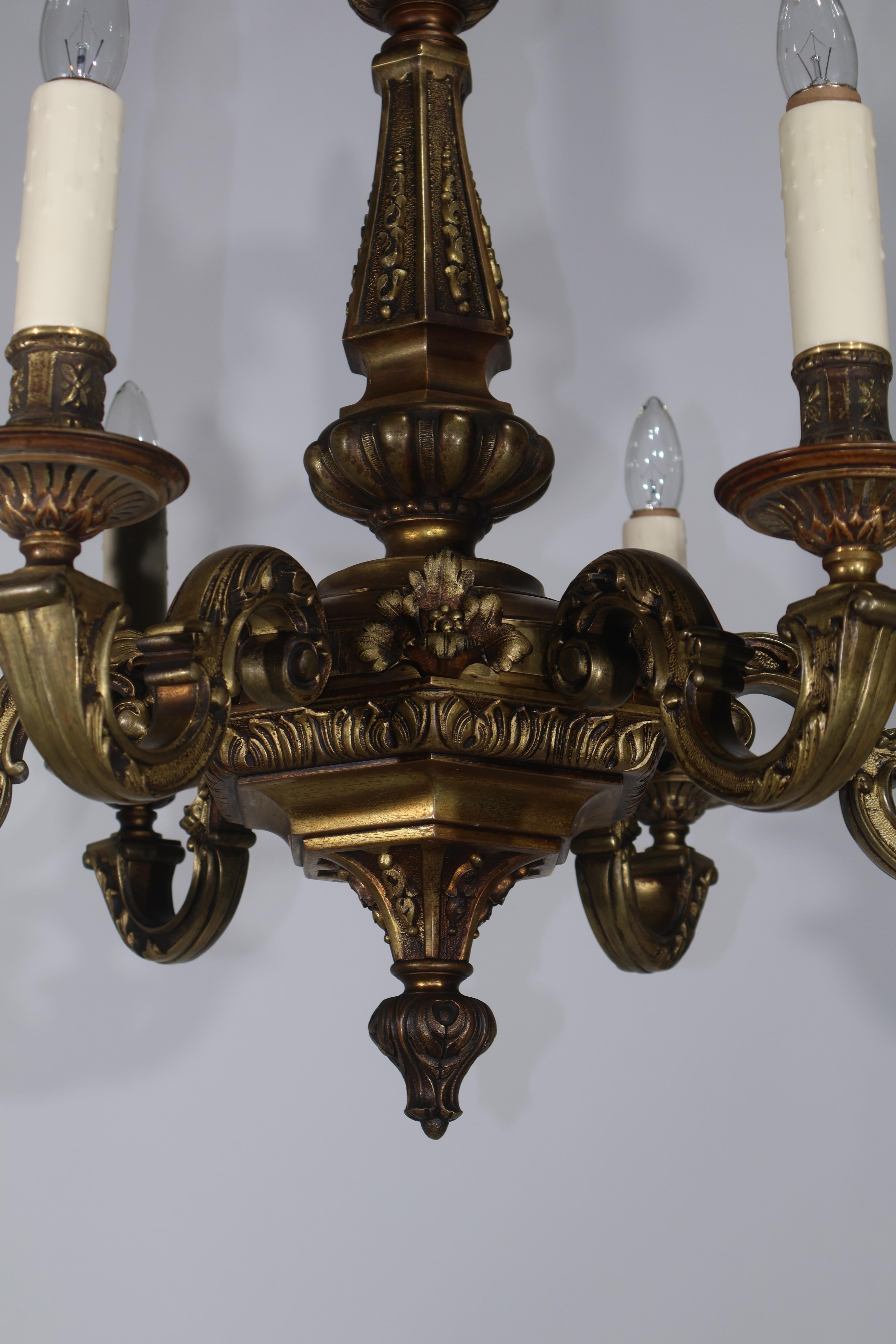 Regency Lampadario in bronzo dorato in stile Reggenza in vendita