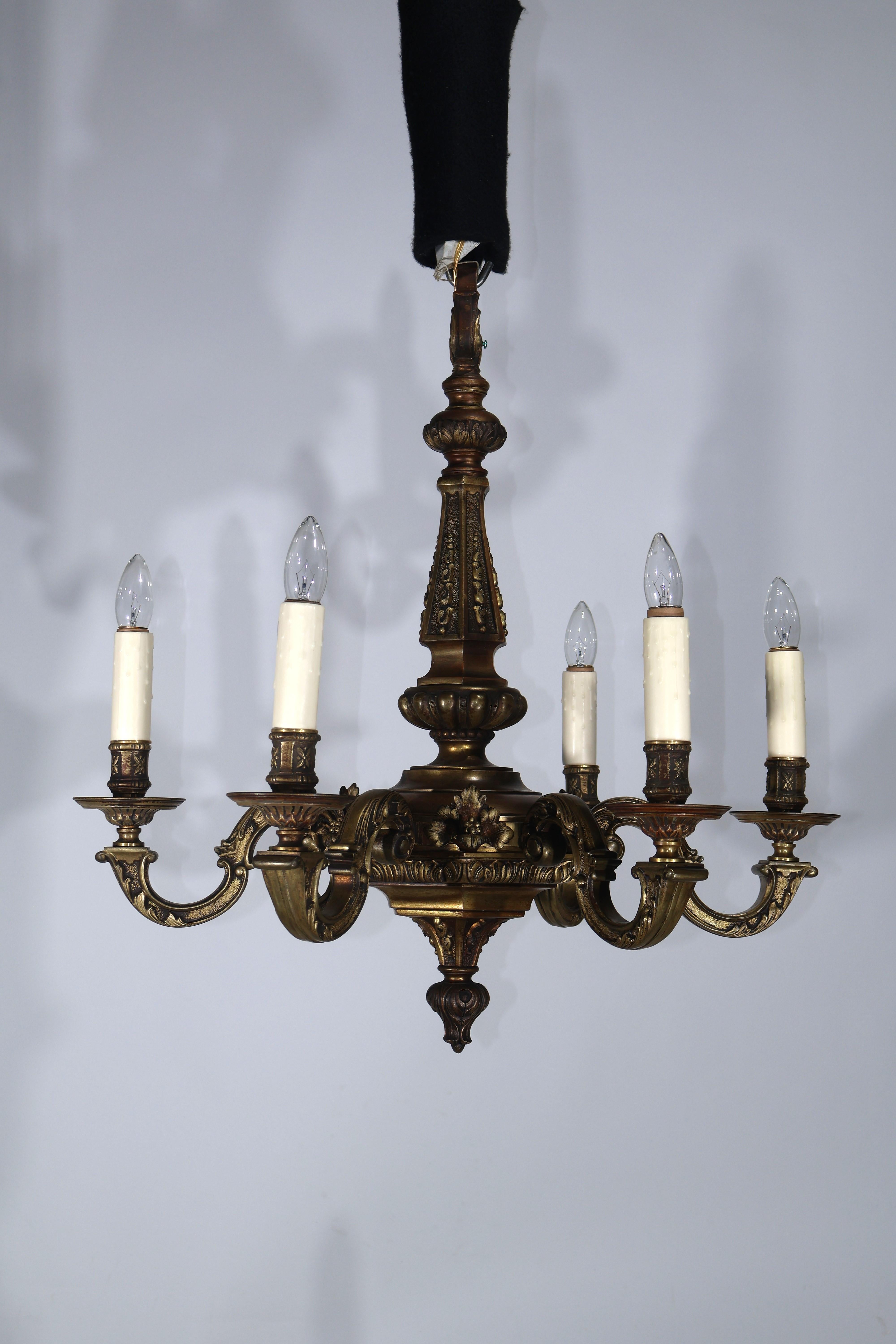 Francese Lampadario in bronzo dorato in stile Reggenza in vendita