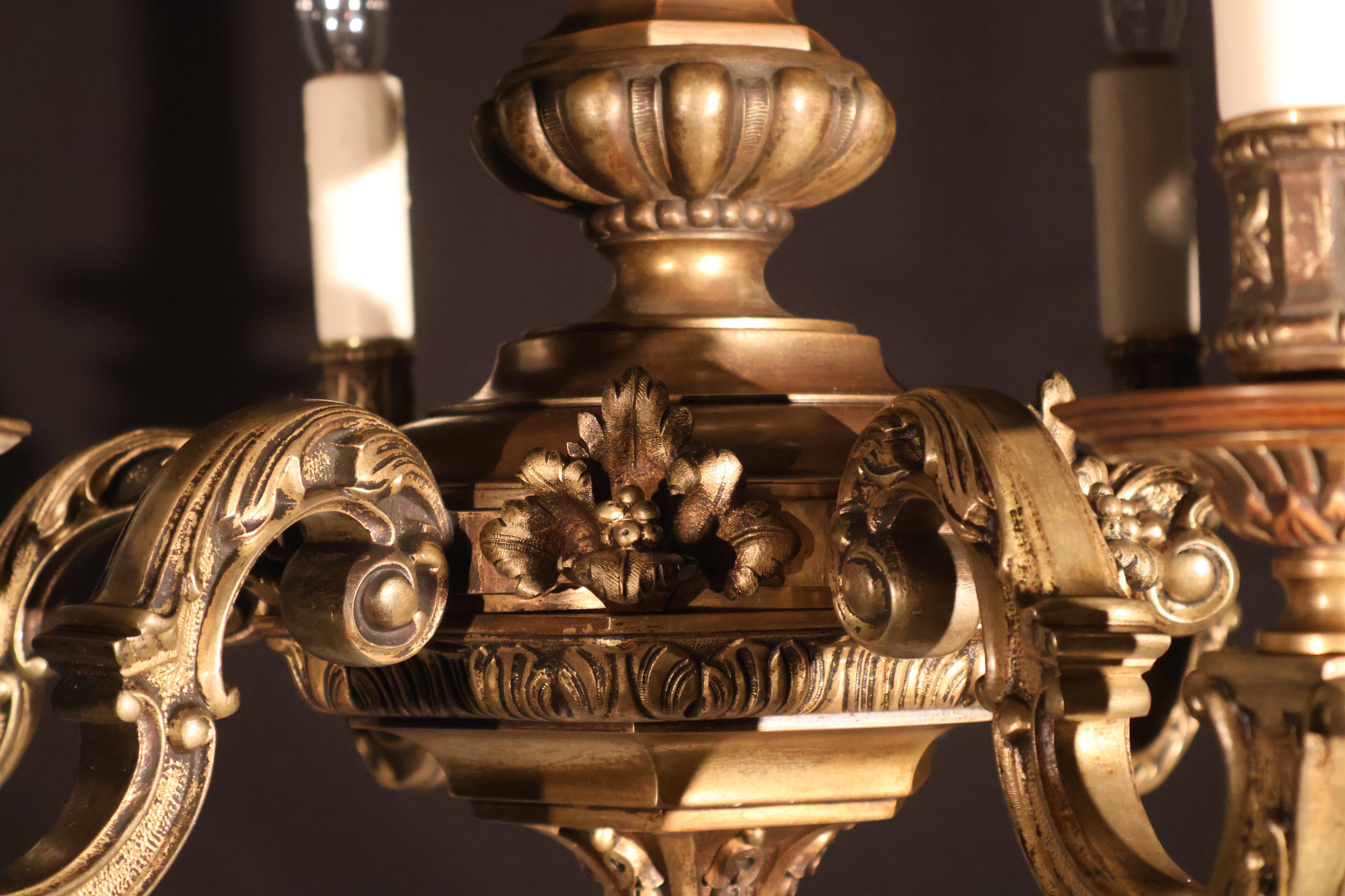 Dorato Lampadario in bronzo dorato in stile Reggenza in vendita