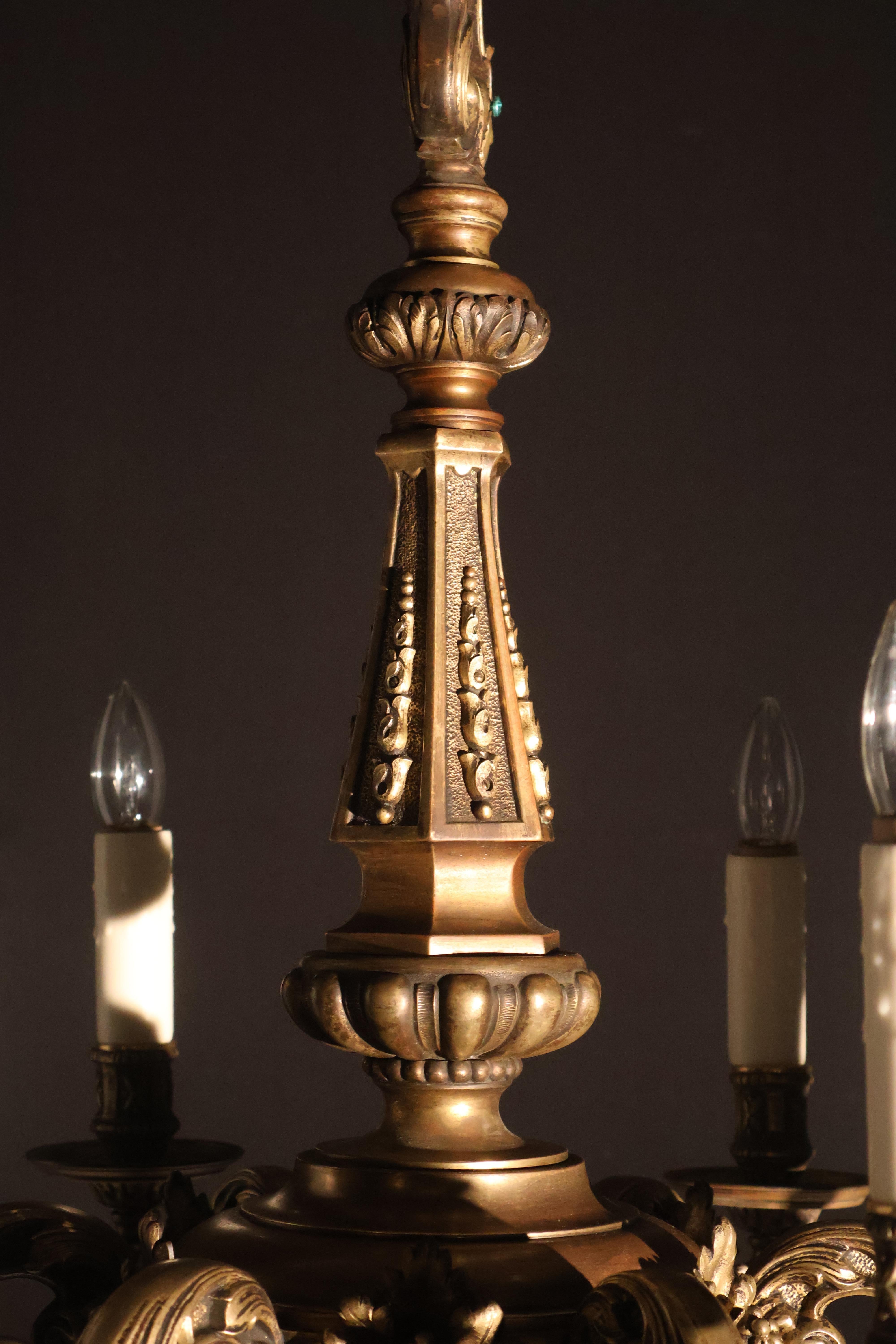 Bronzo Lampadario in bronzo dorato in stile Reggenza in vendita