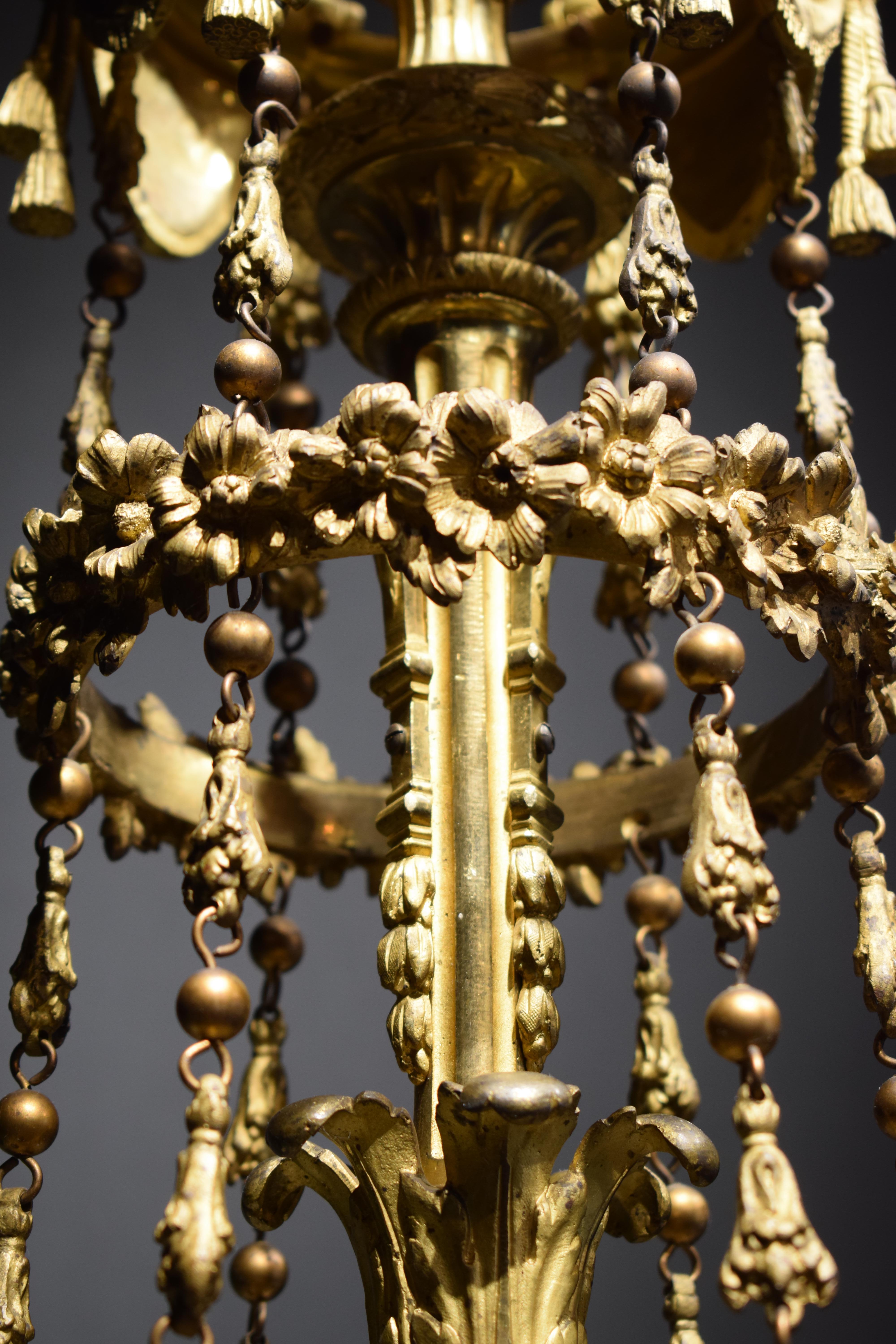 Vergoldeter Bronze-Kronleuchter, ursprünglich für Kerzen im Angebot 5
