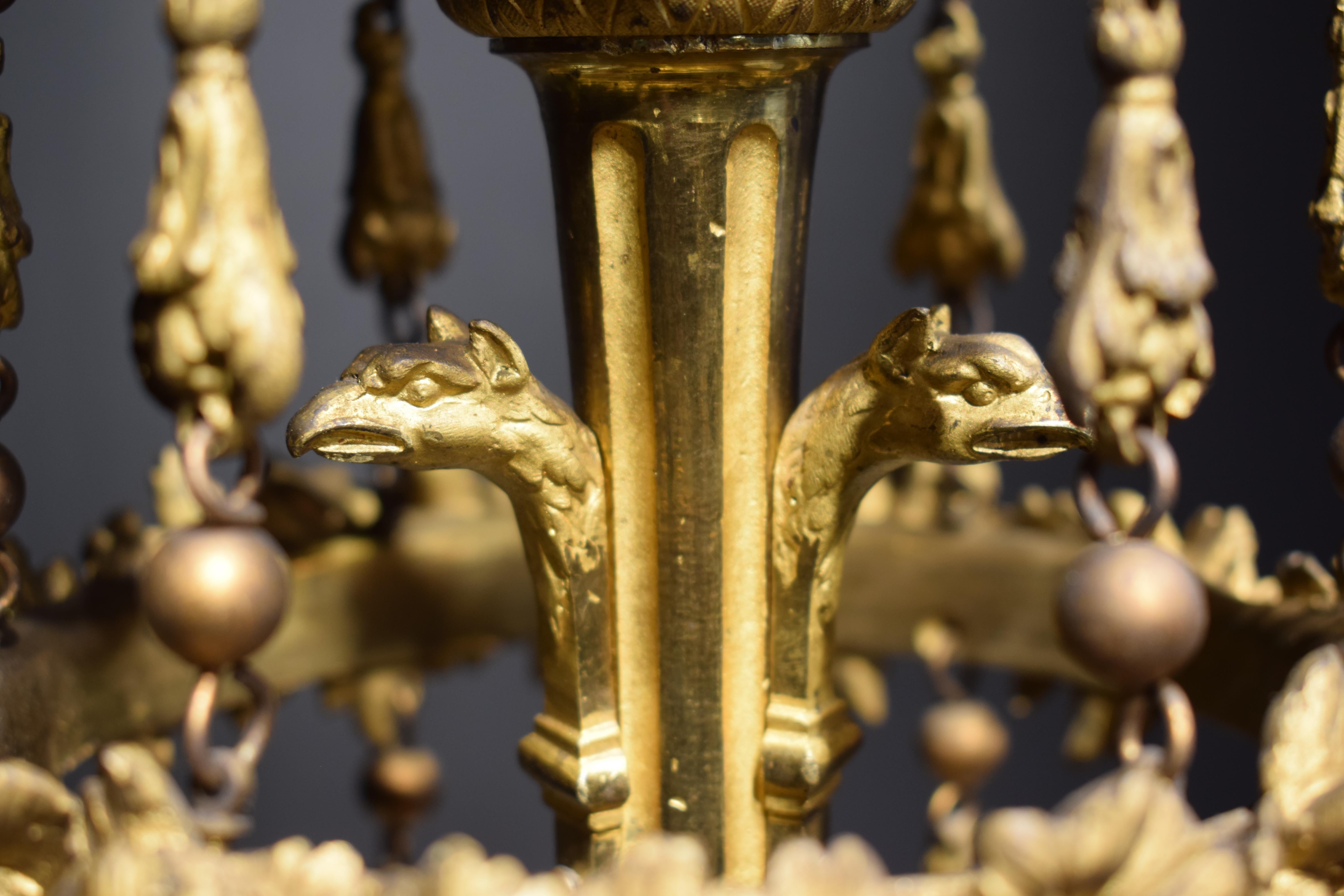 Lustre en bronze doré à l'origine pour les bougies en vente 4