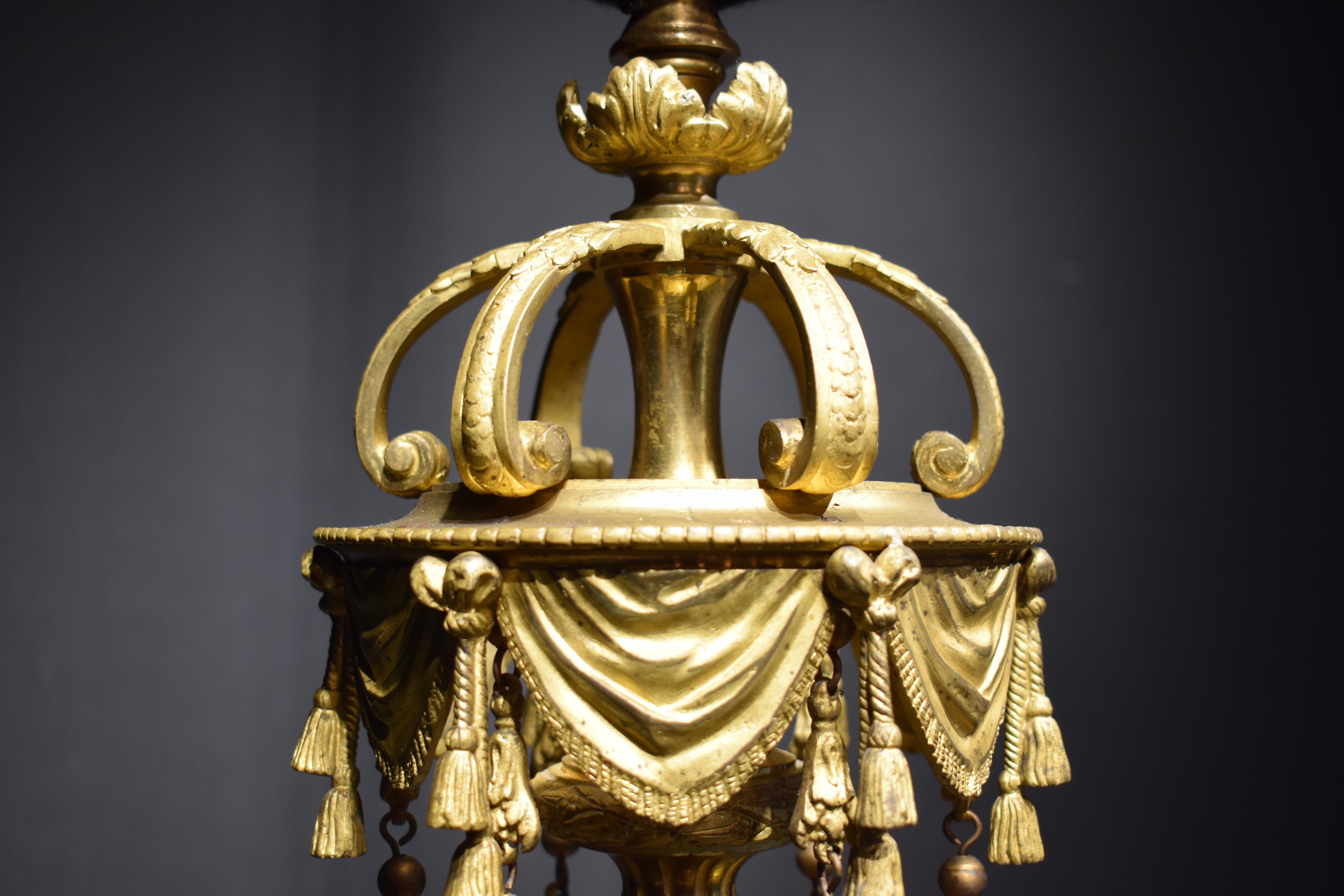 Vergoldeter Bronze-Kronleuchter, ursprünglich für Kerzen im Angebot 7