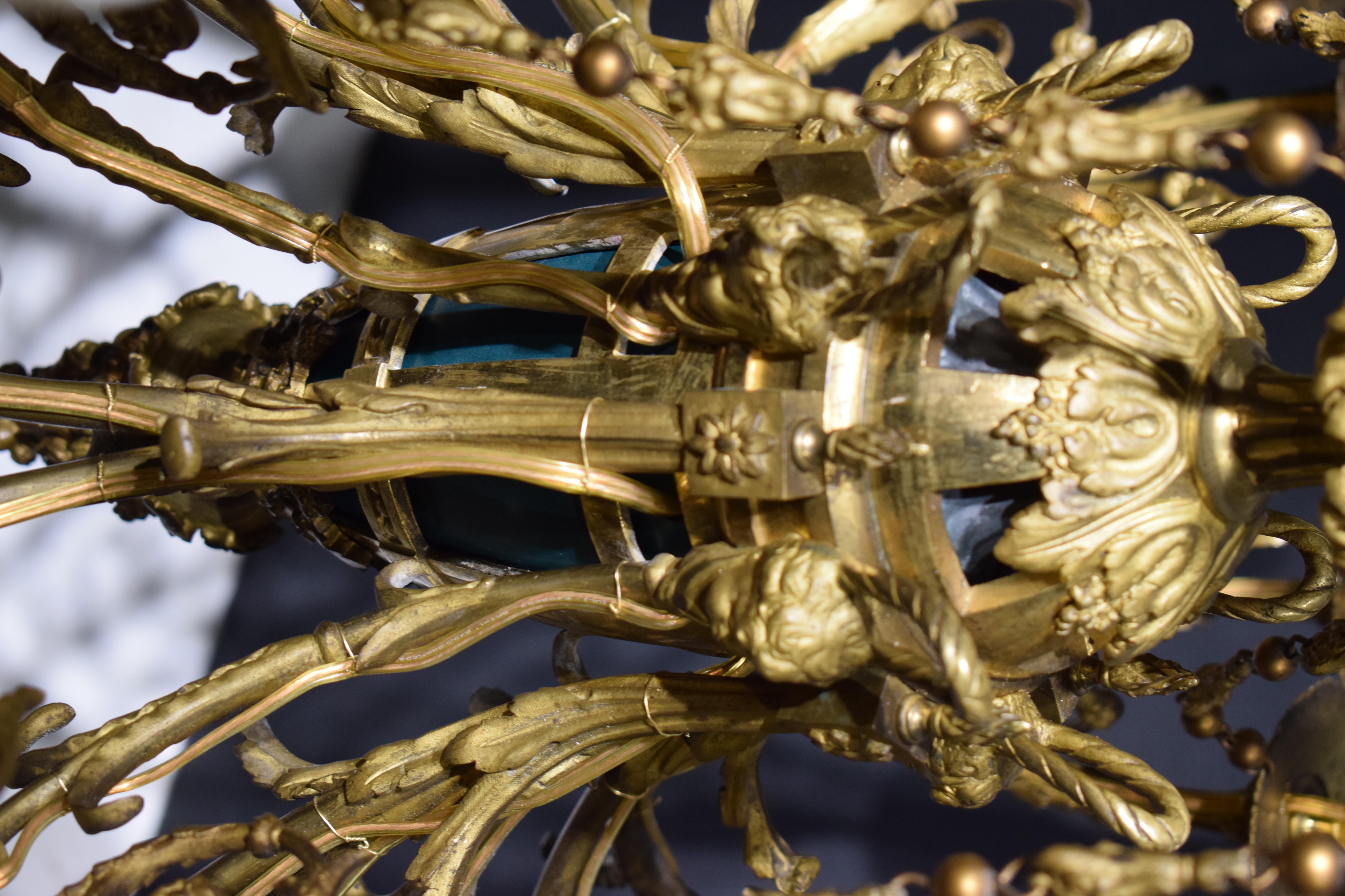 Vergoldeter Bronze-Kronleuchter, ursprünglich für Kerzen im Angebot 9