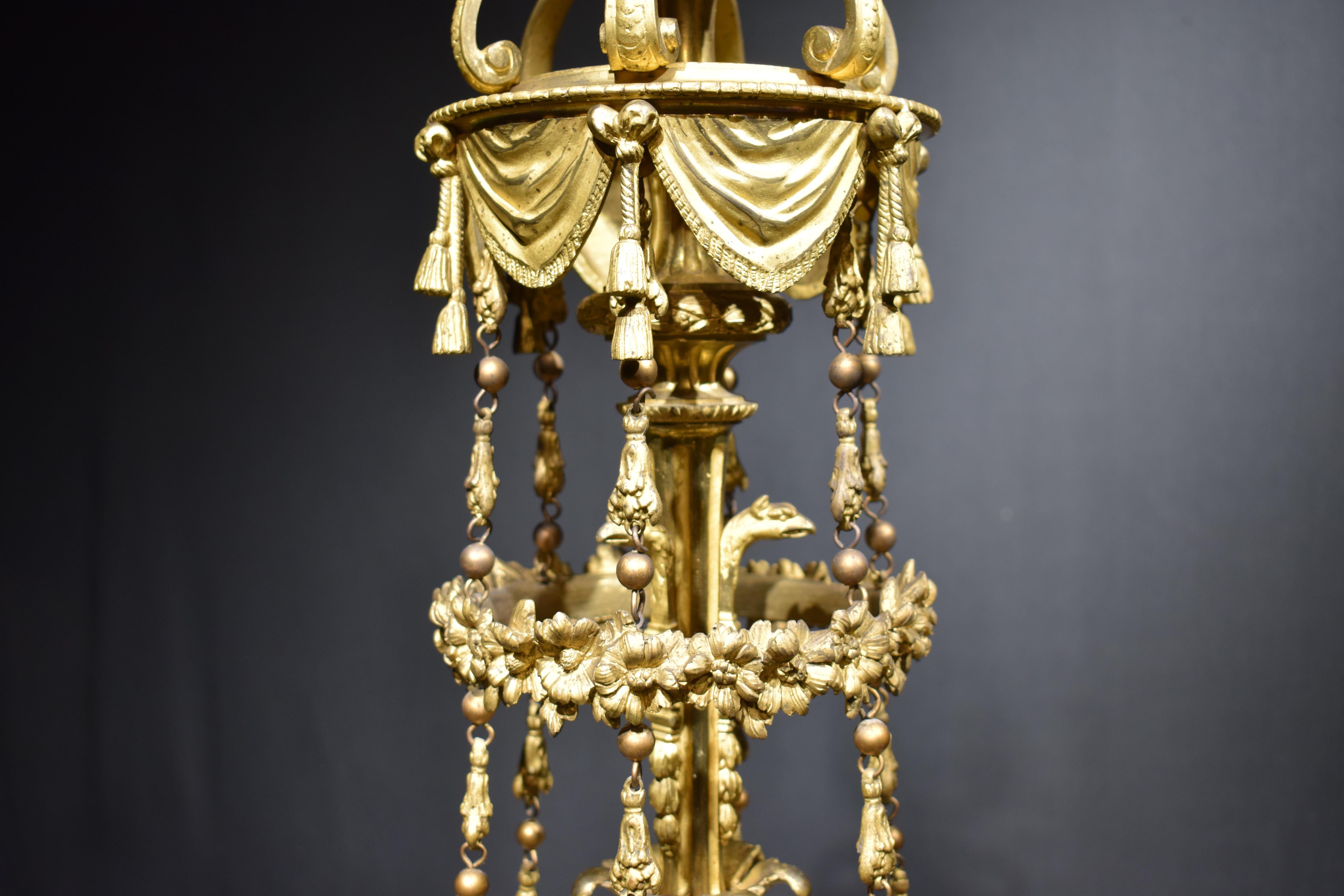 Vergoldeter Bronze-Kronleuchter, ursprünglich für Kerzen (Louis XVI.) im Angebot