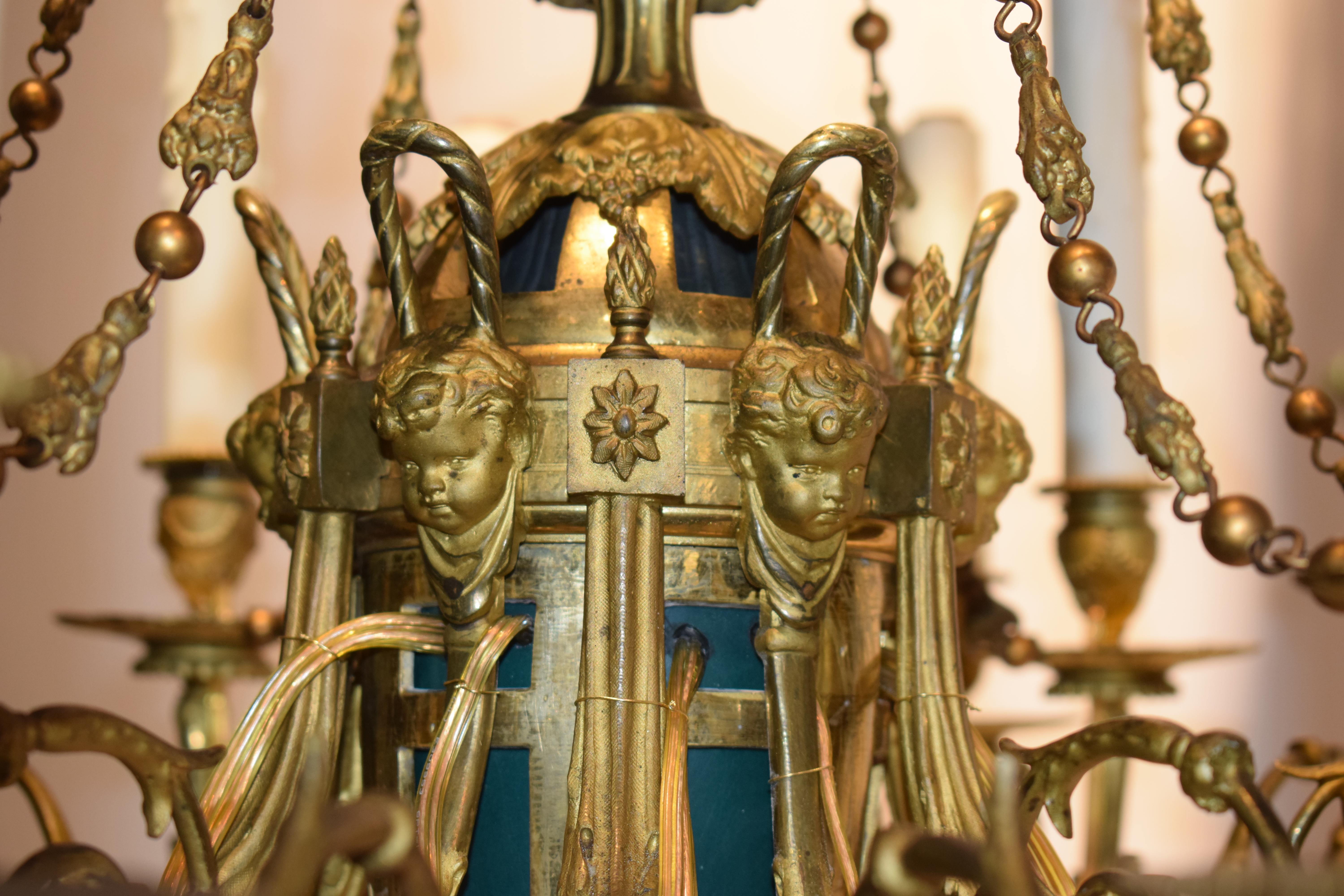 Vergoldeter Bronze-Kronleuchter, ursprünglich für Kerzen im Angebot 1