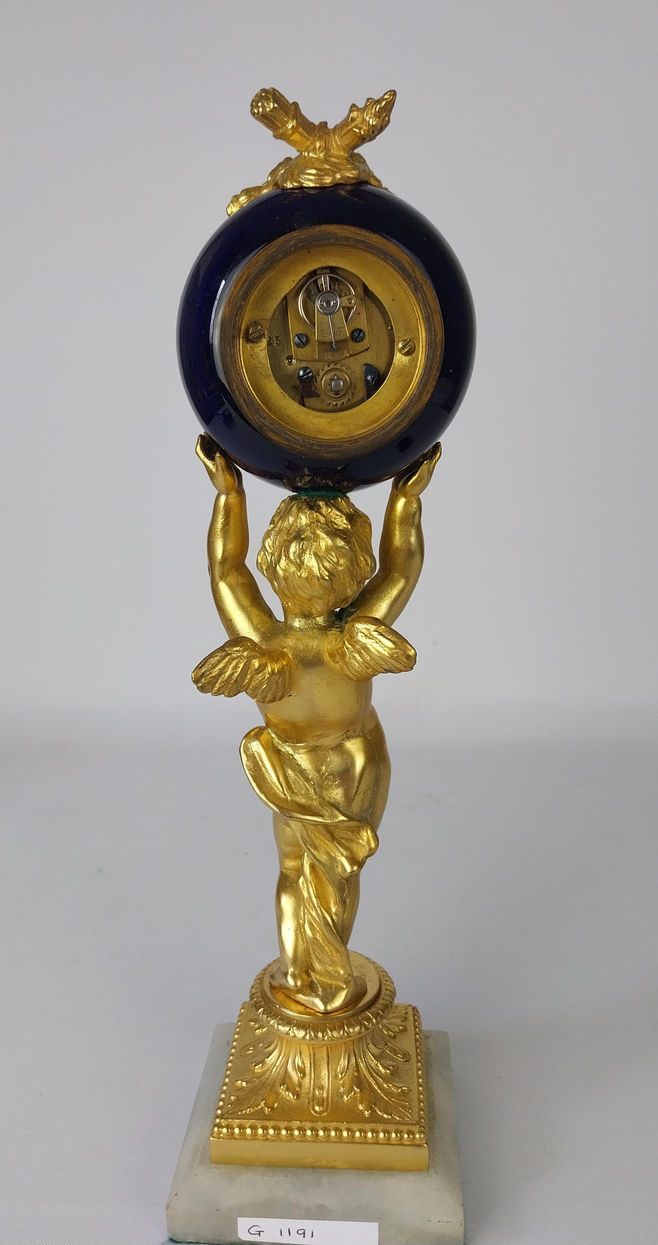 Cherub-Tischuhr aus vergoldeter Bronze, 19. Jahrhundert im Angebot 12