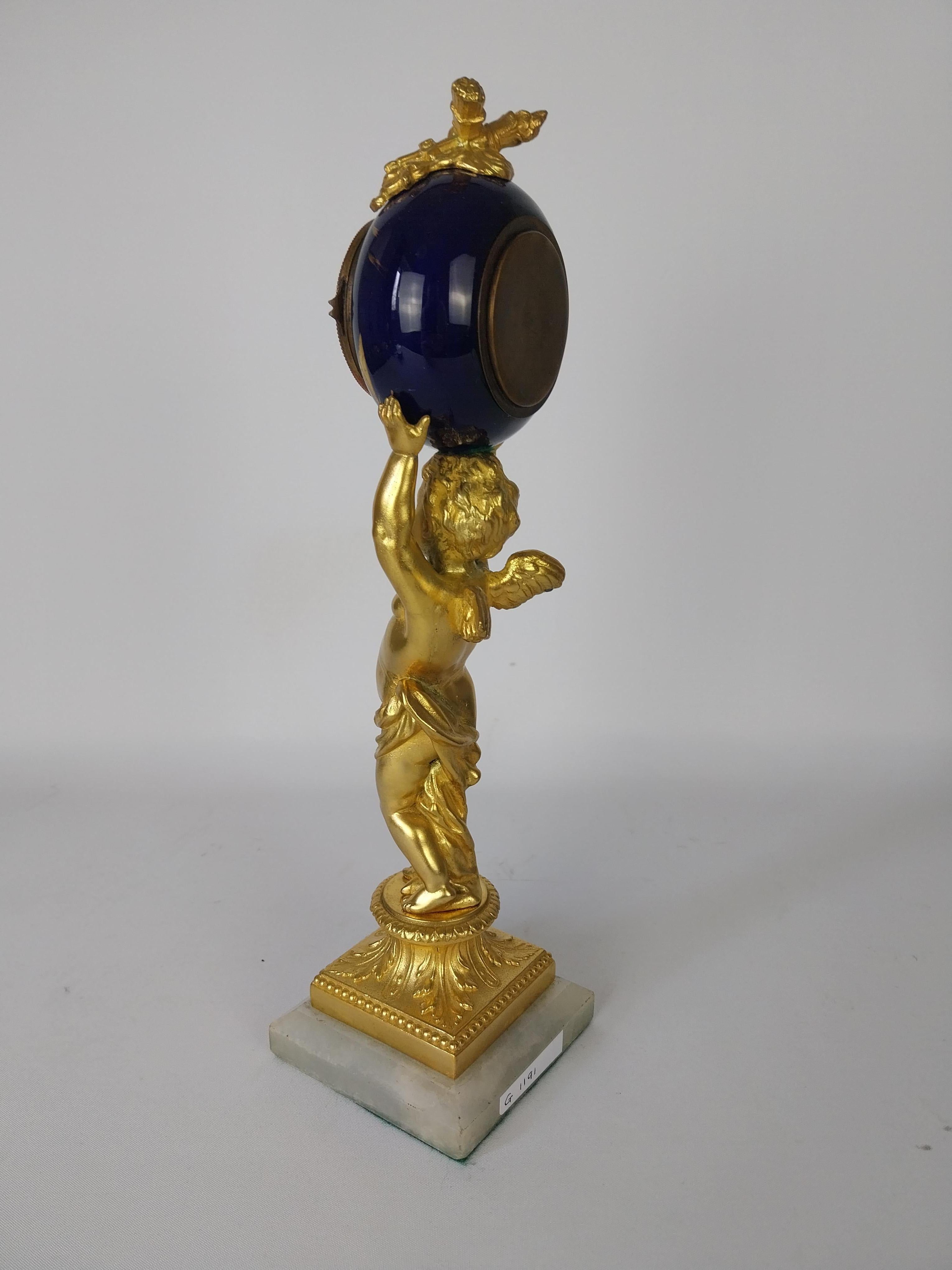 Cherub-Tischuhr aus vergoldeter Bronze, 19. Jahrhundert (Vergoldet) im Angebot