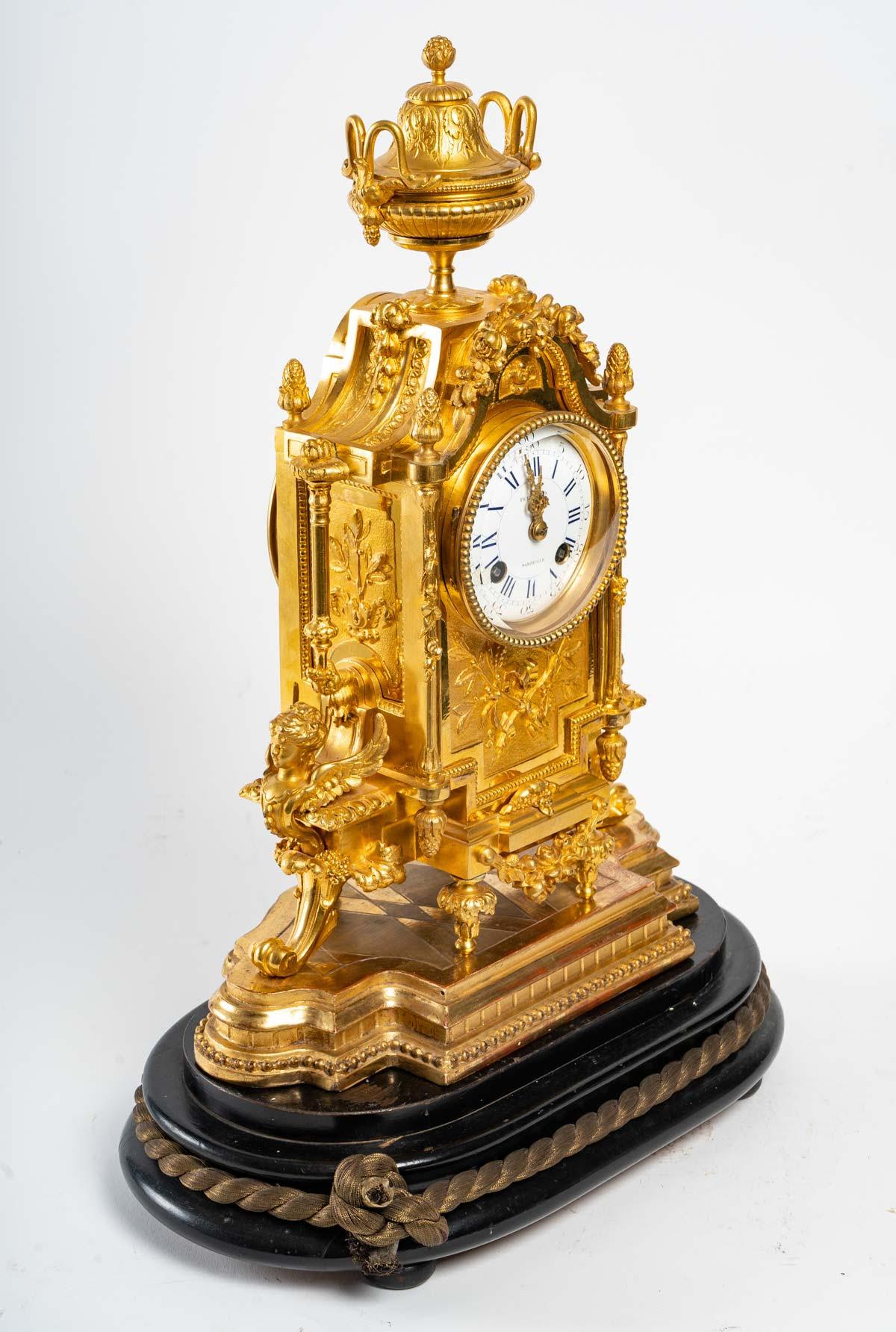 Horloge en bronze doré, XIXe siècle, période Napoléon III Bon état - En vente à Saint-Ouen, FR