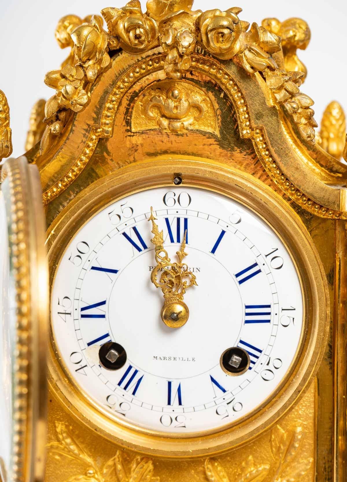 Bronze Horloge en bronze doré, XIXe siècle, période Napoléon III en vente