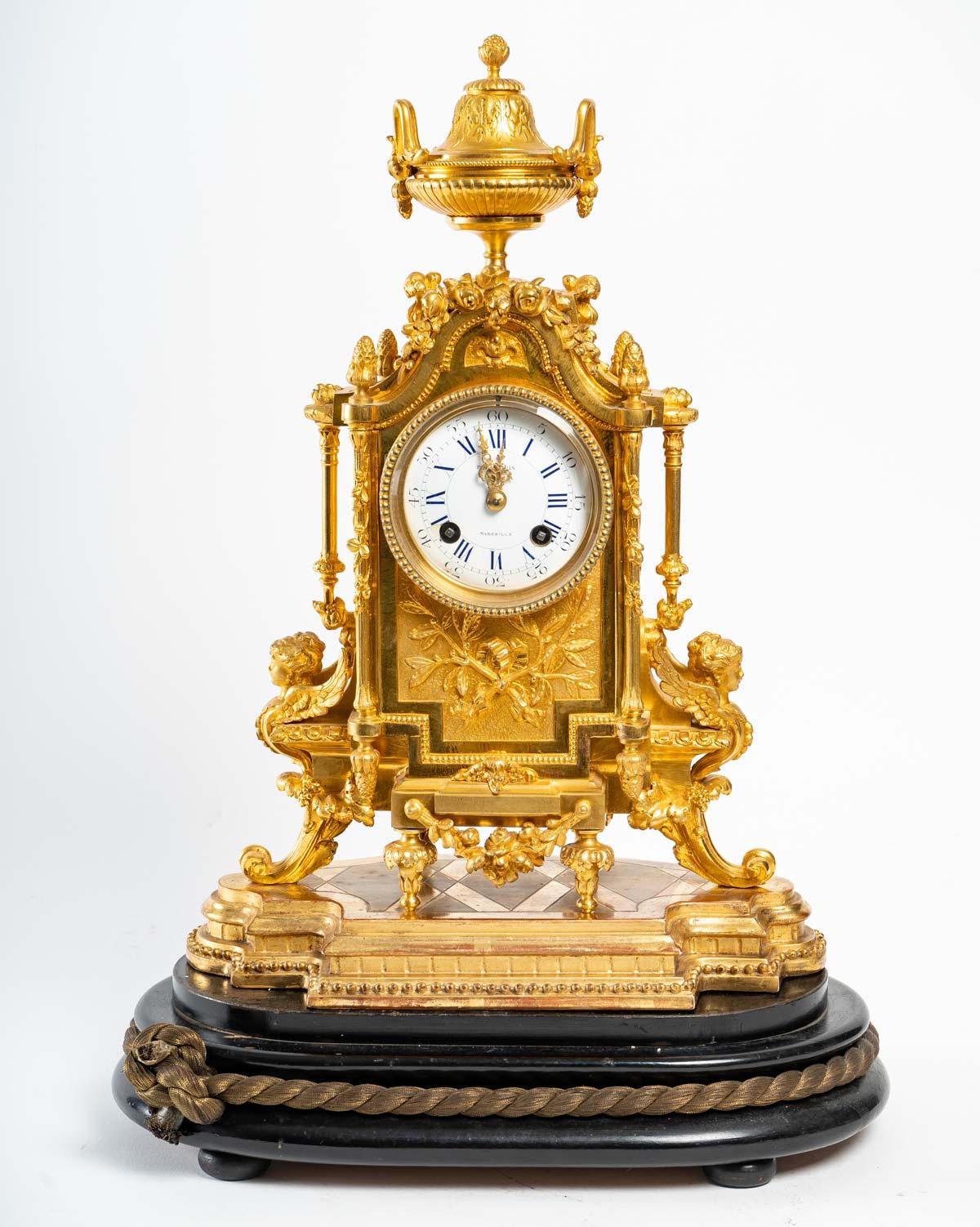 Horloge en bronze doré, XIXe siècle, période Napoléon III en vente 1