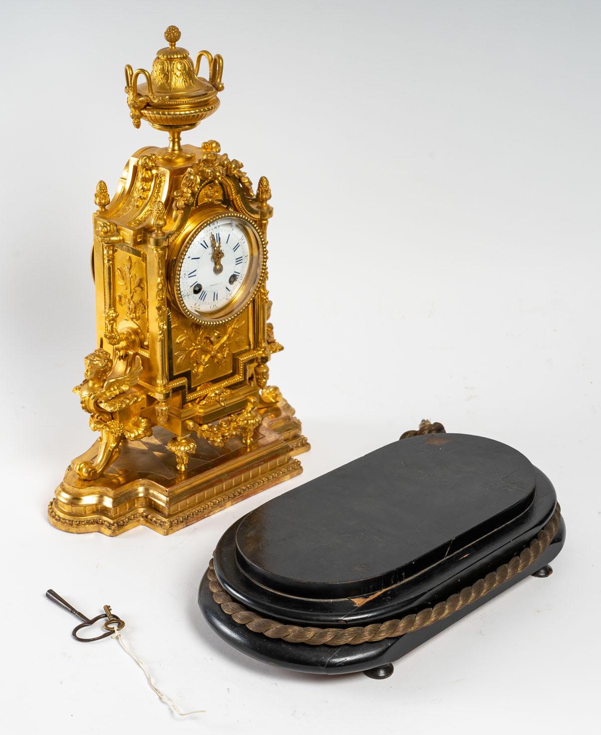 Horloge en bronze doré, XIXe siècle, période Napoléon III en vente 2