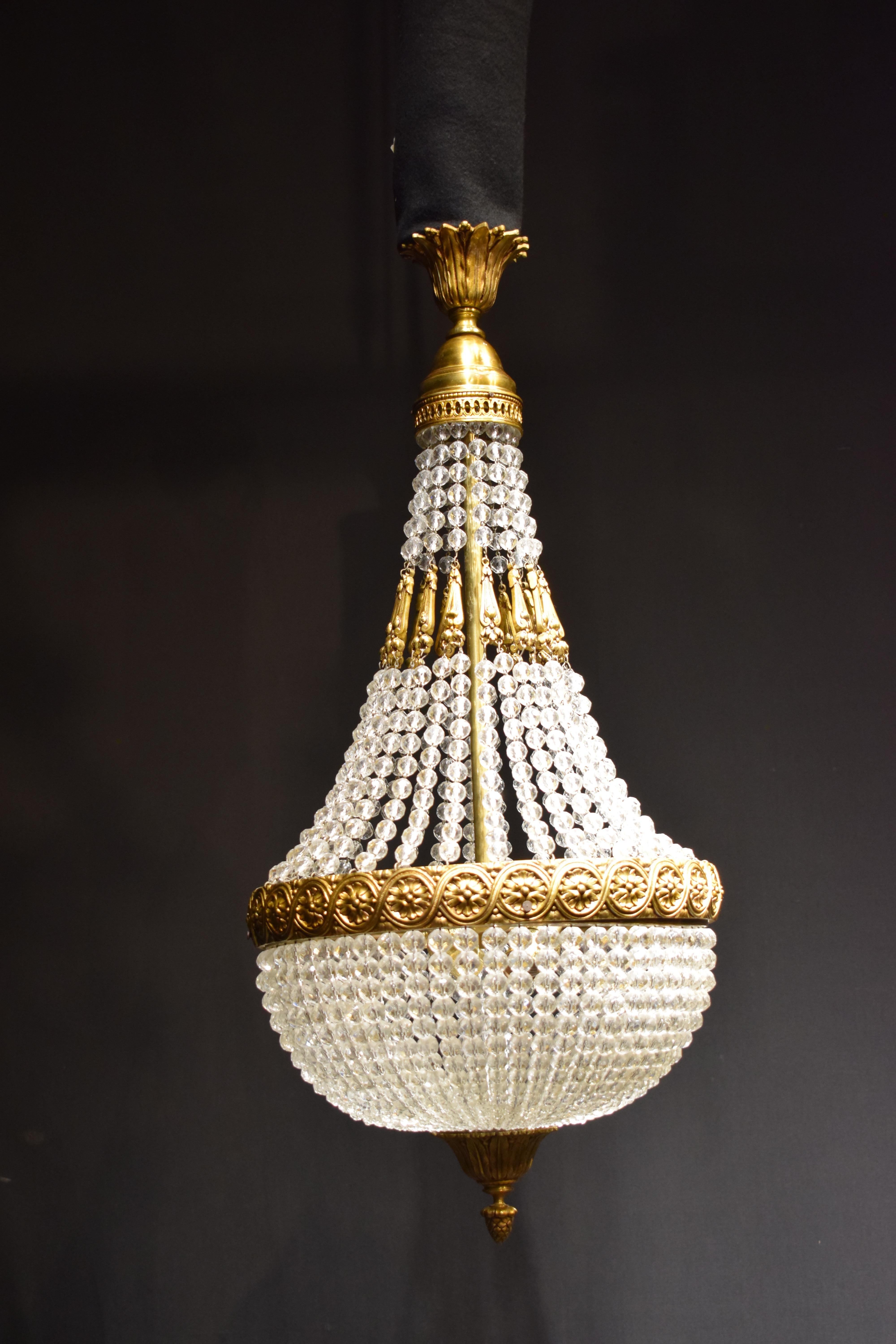 A fine & elegant gilt bronze & crystal basket chandelier. High quality bronze work. Hand cut graduated faceted beads. 2 Lights. France, circa 1930.
Dimensions: height 32