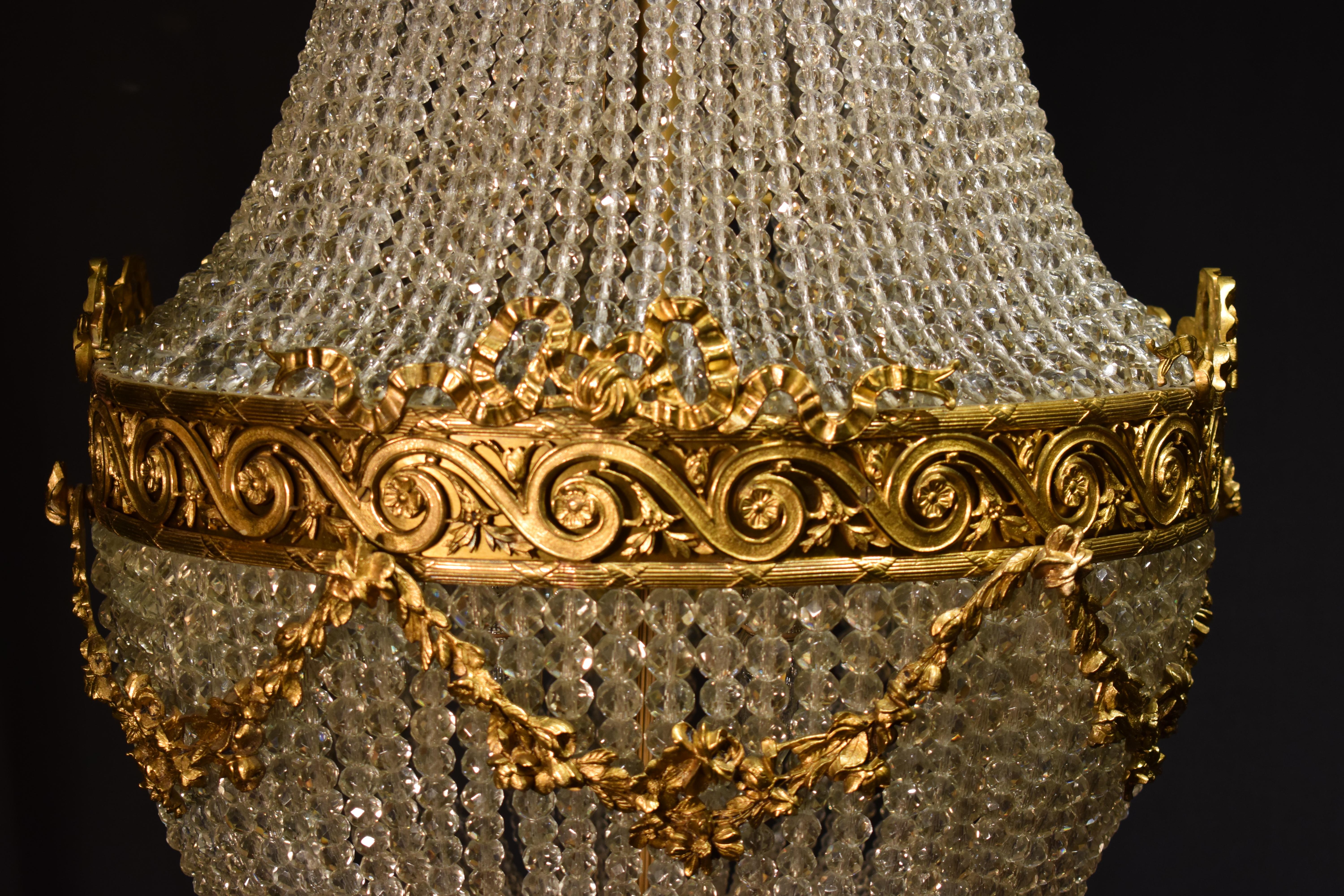 Vergoldeter Kronleuchter „Basket“ aus Bronze und Kristall im Zustand „Gut“ im Angebot in Atlanta, GA