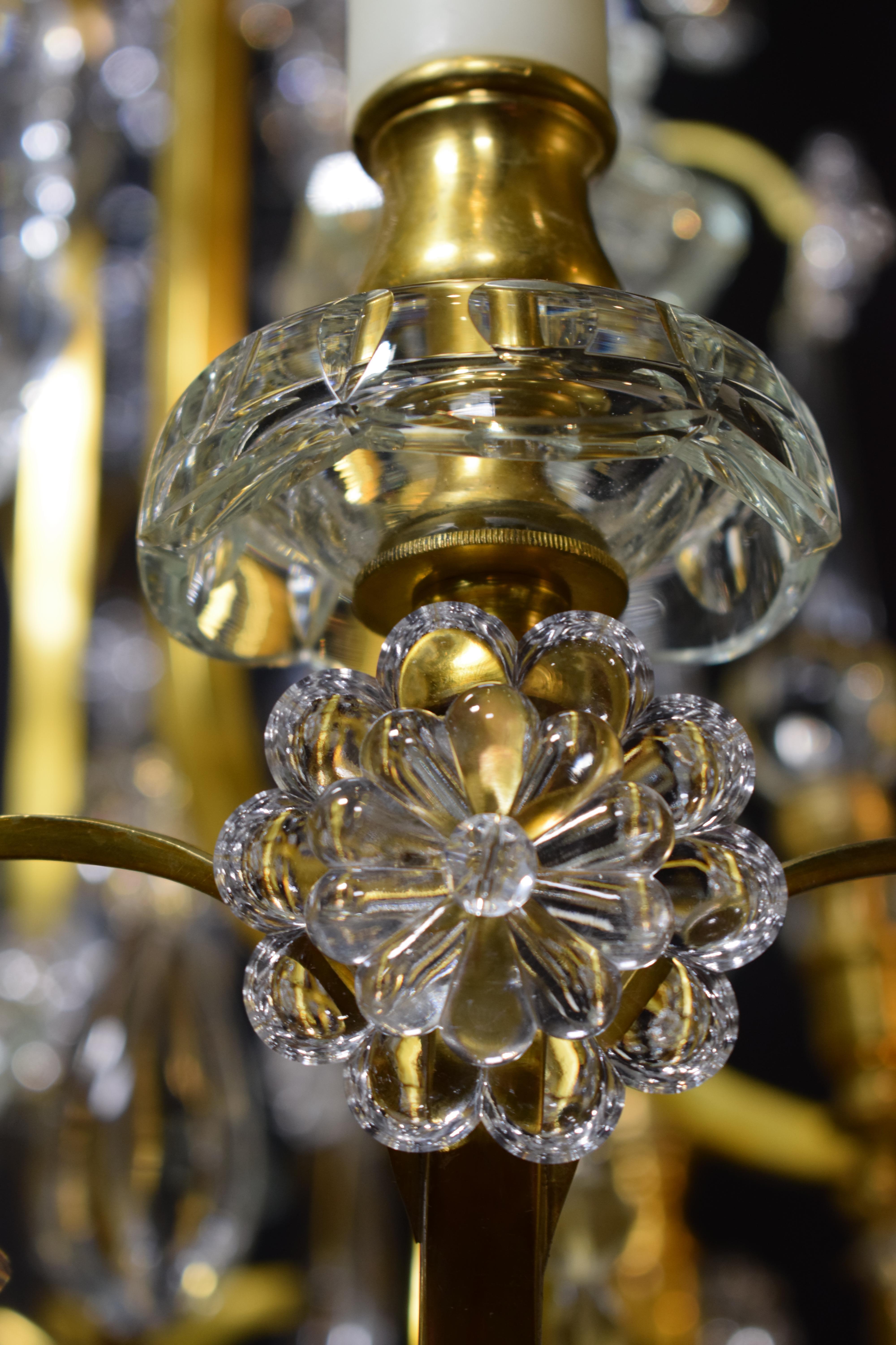 Lustre en bronze doré et cristal de Baccarat en vente 1