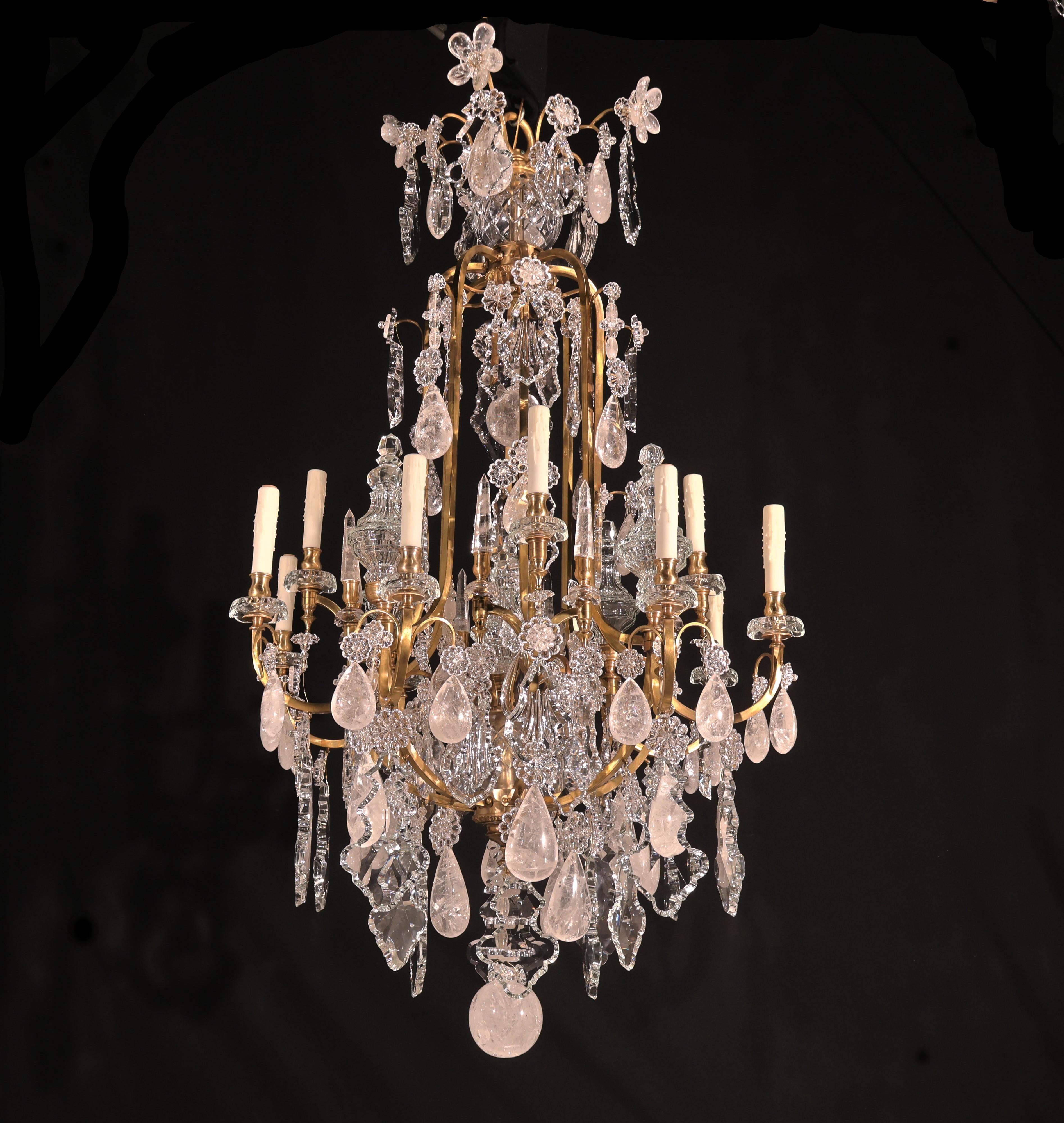 Lampadario in bronzo dorato e cristallo in vendita 3