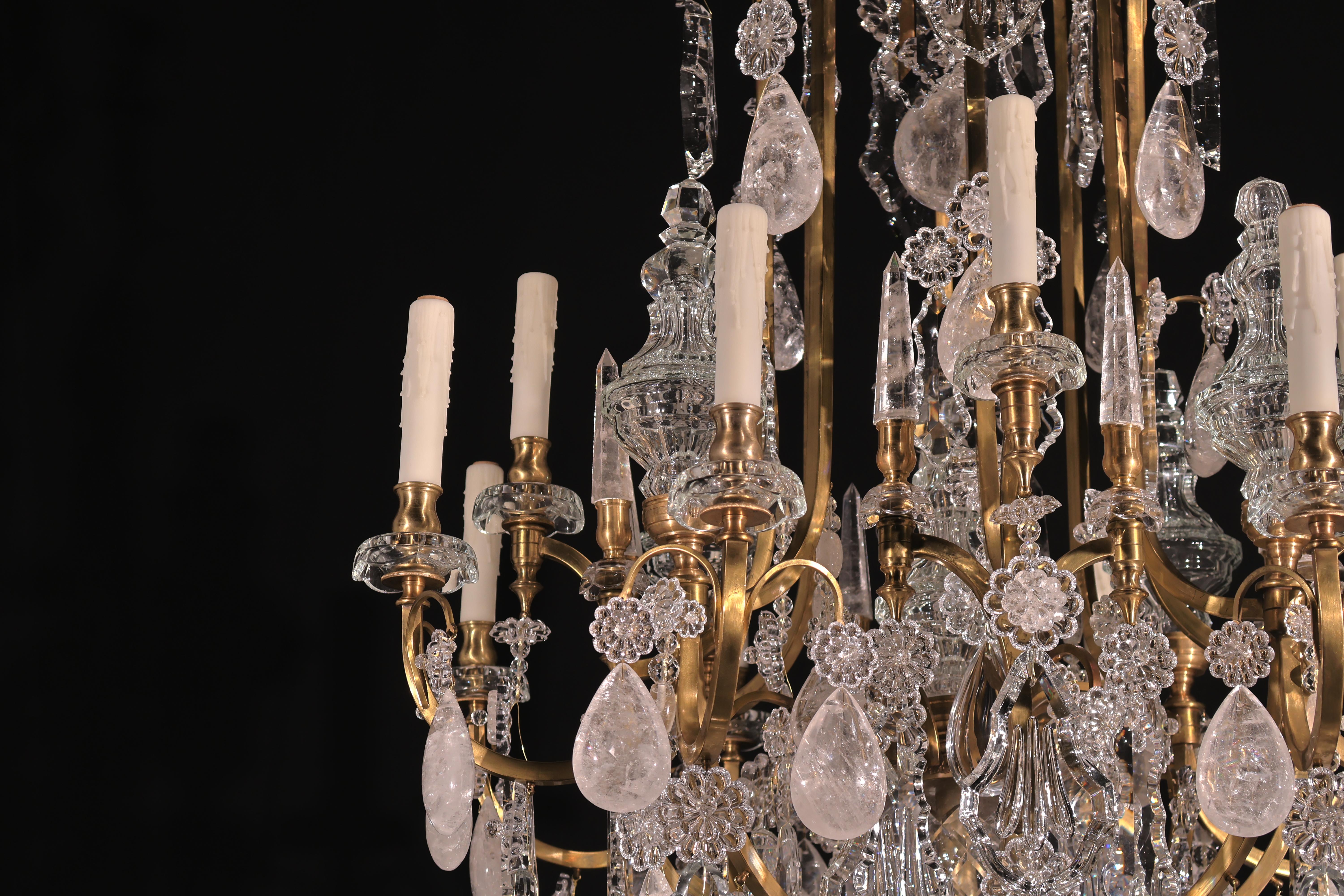 Lampadario in bronzo dorato e cristallo in vendita 5