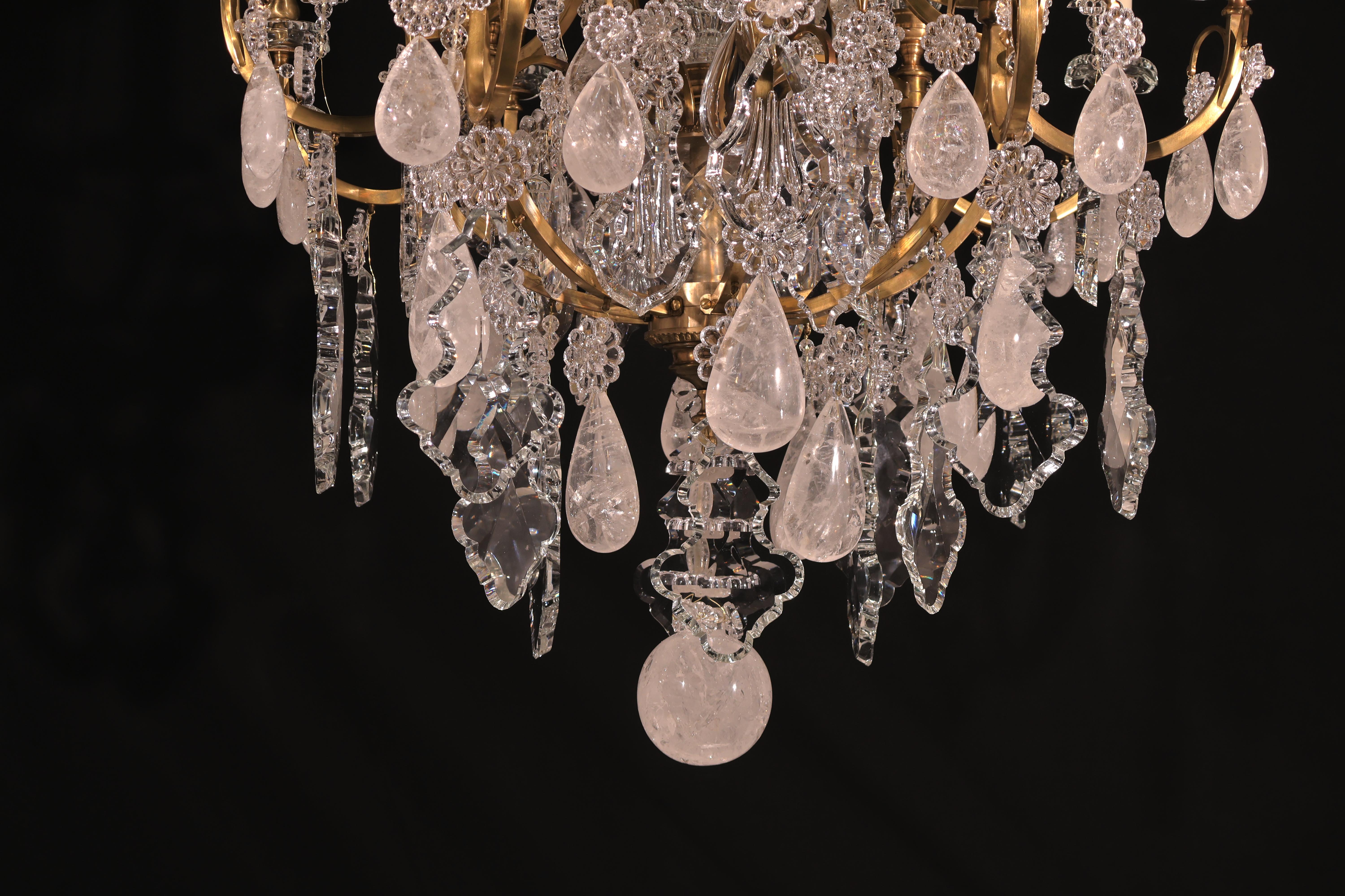 Lampadario in bronzo dorato e cristallo in vendita 6