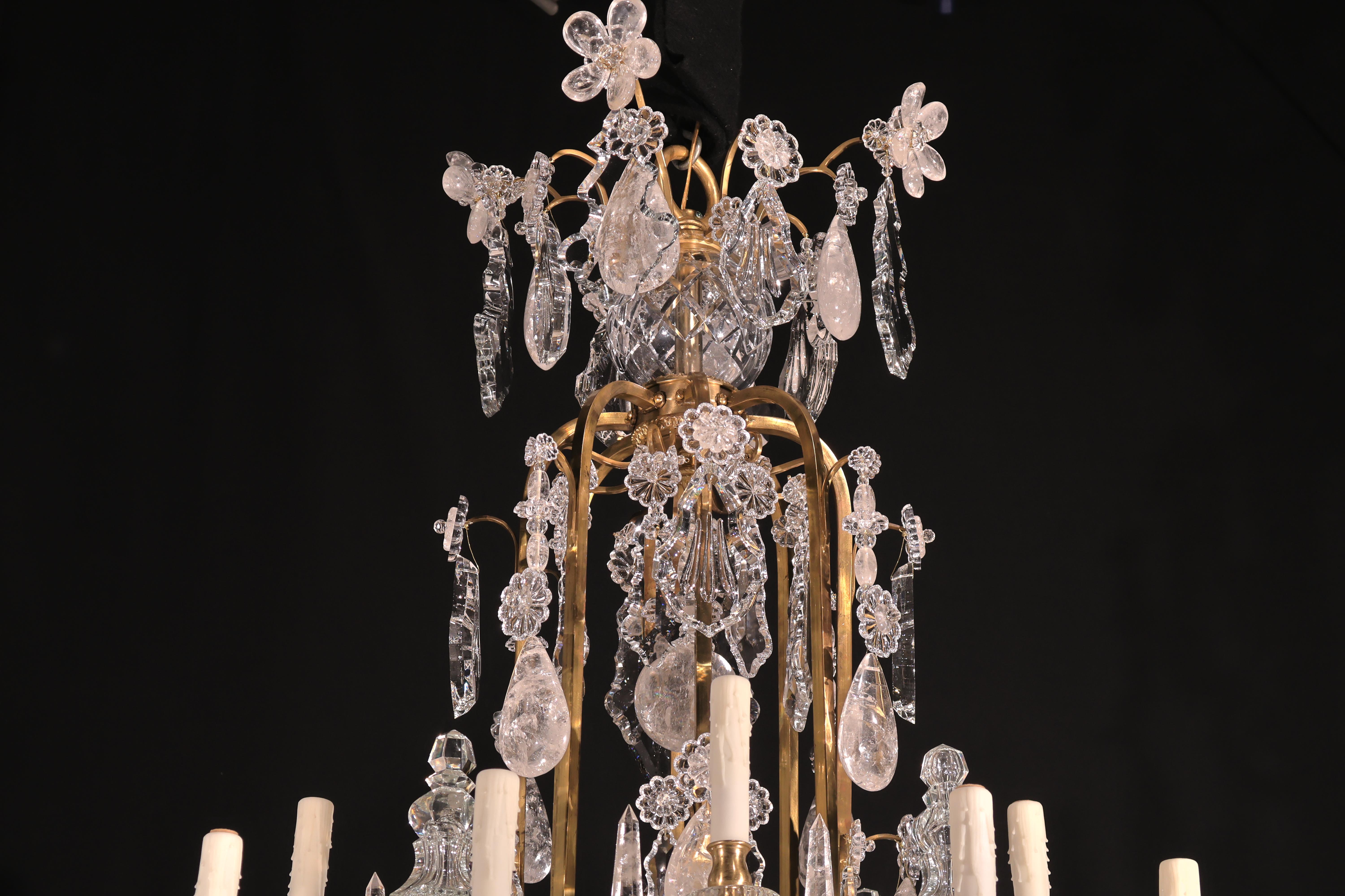 Lampadario in bronzo dorato e cristallo in vendita 7