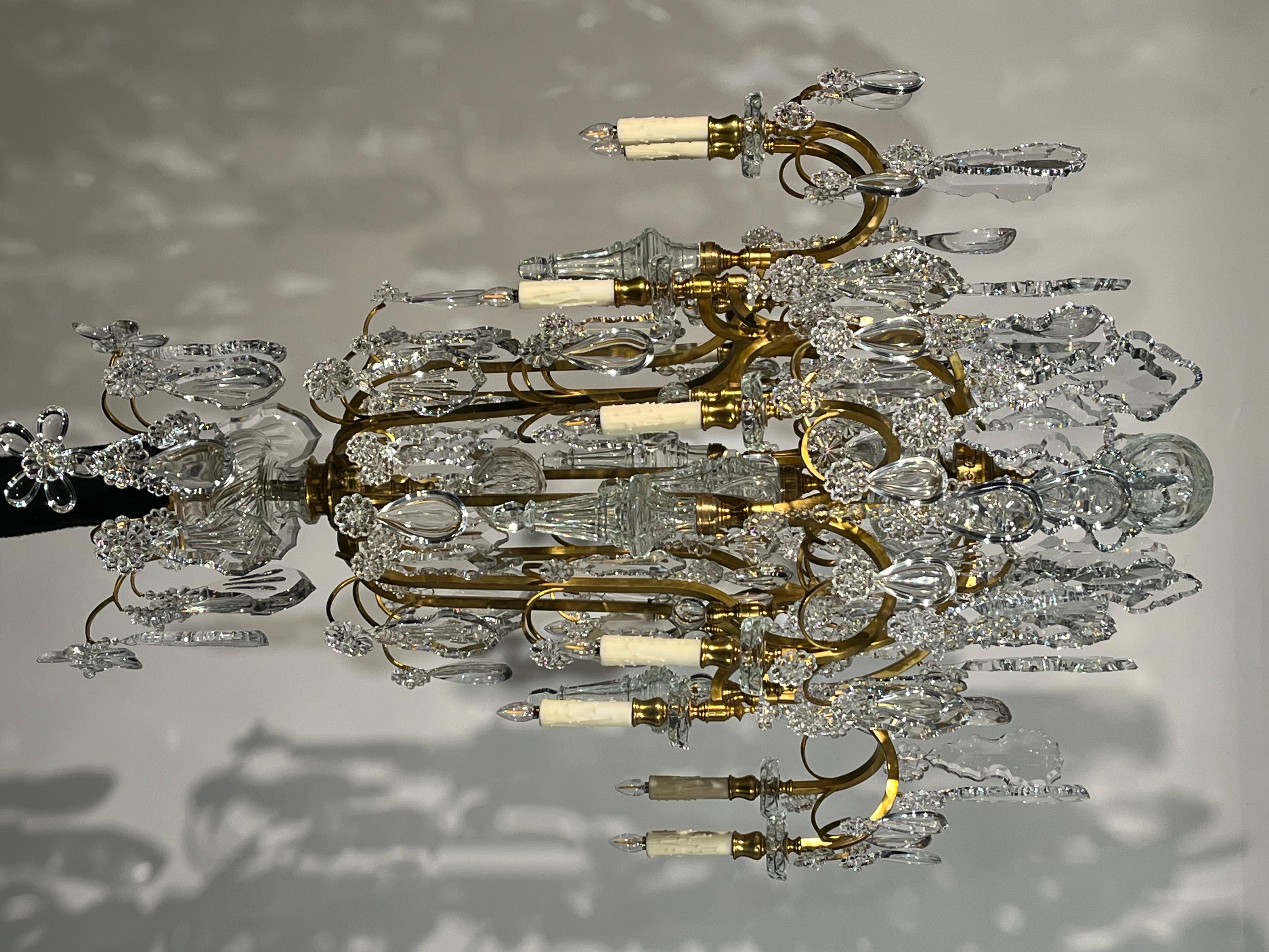 Luigi XV Lampadario in bronzo dorato e cristallo in vendita