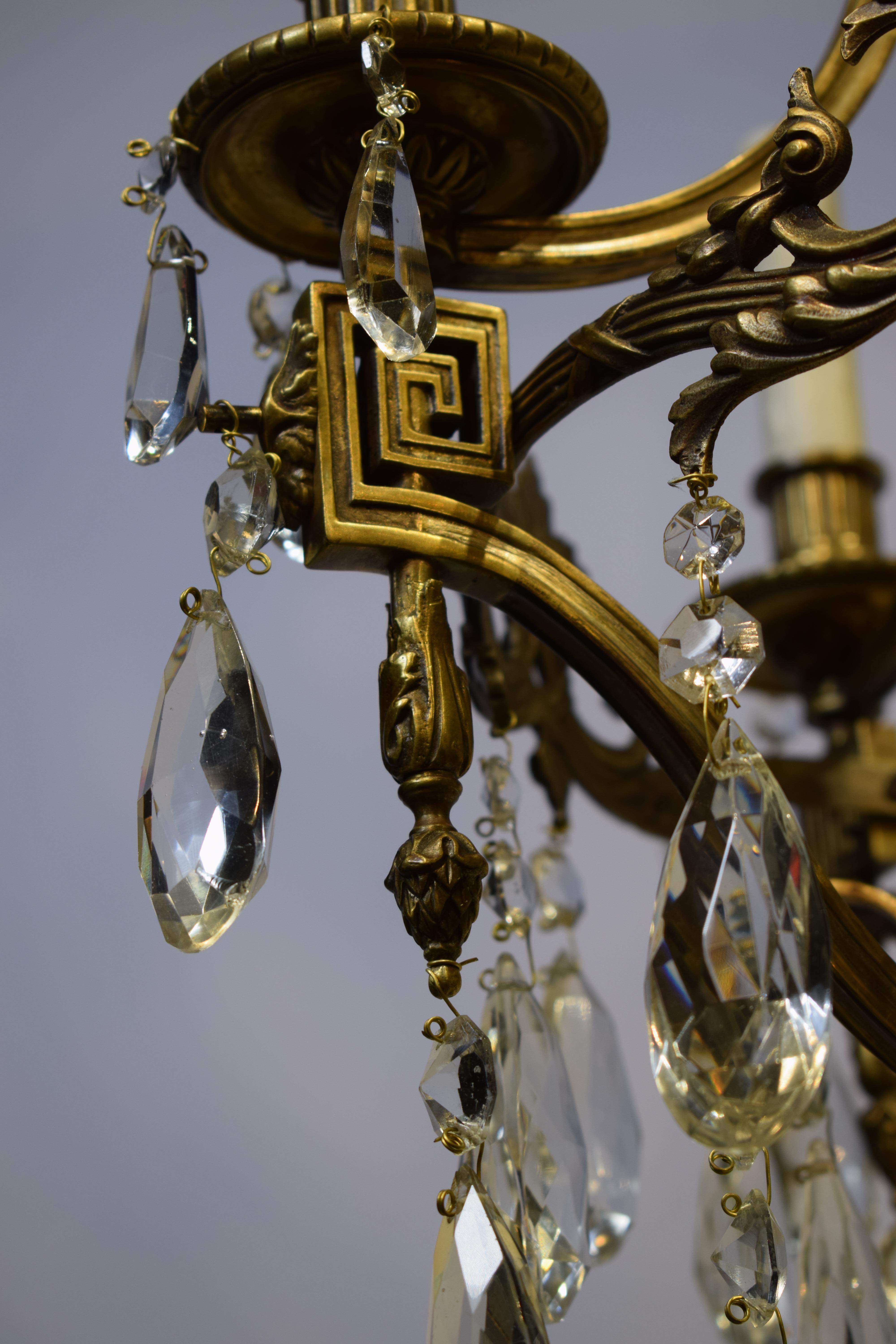 Vergoldeter Kronleuchter aus Bronze und Kristall im Angebot 1
