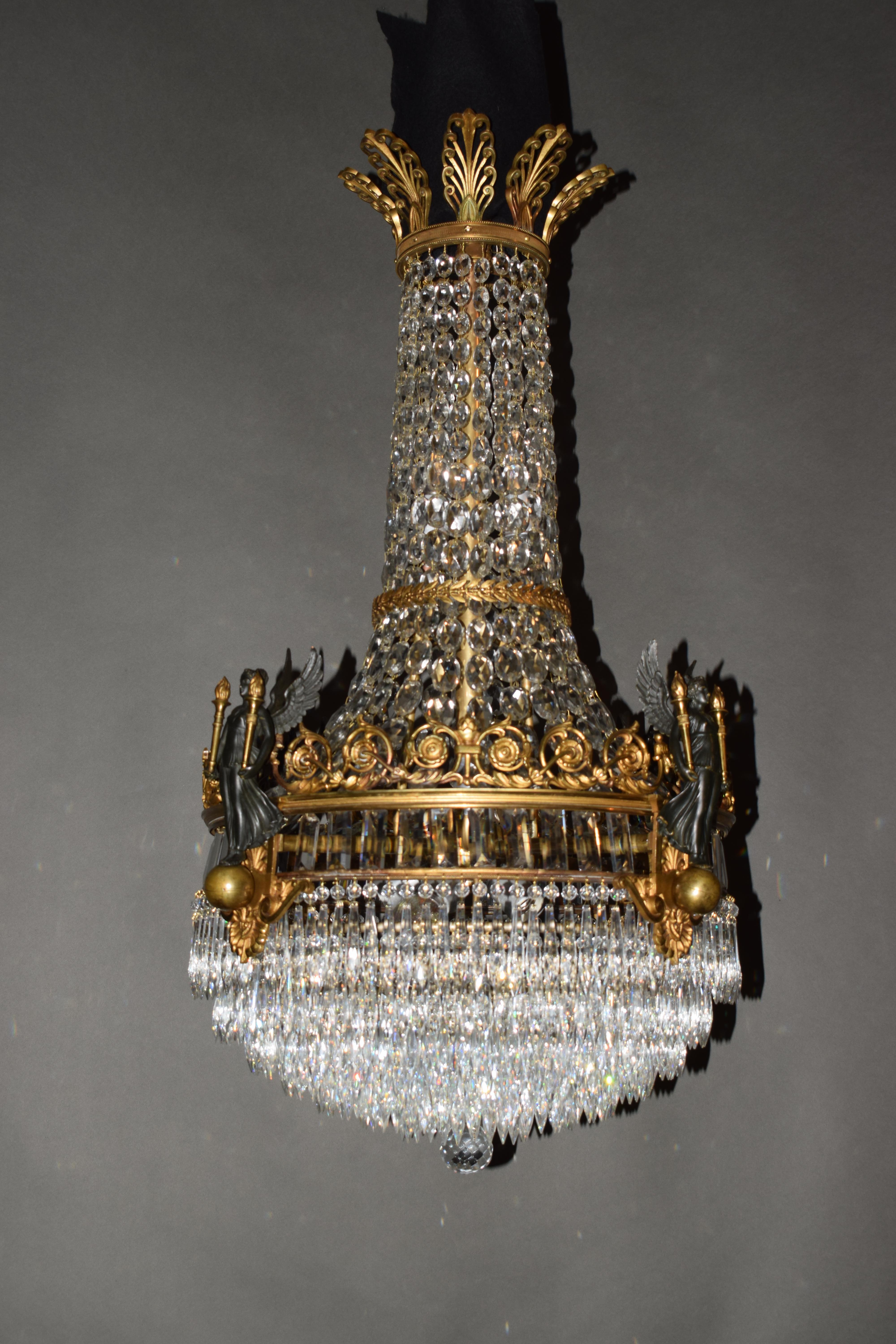 Vergoldeter Kronleuchter aus Bronze und Kristall im Empire-Stil im Angebot 5