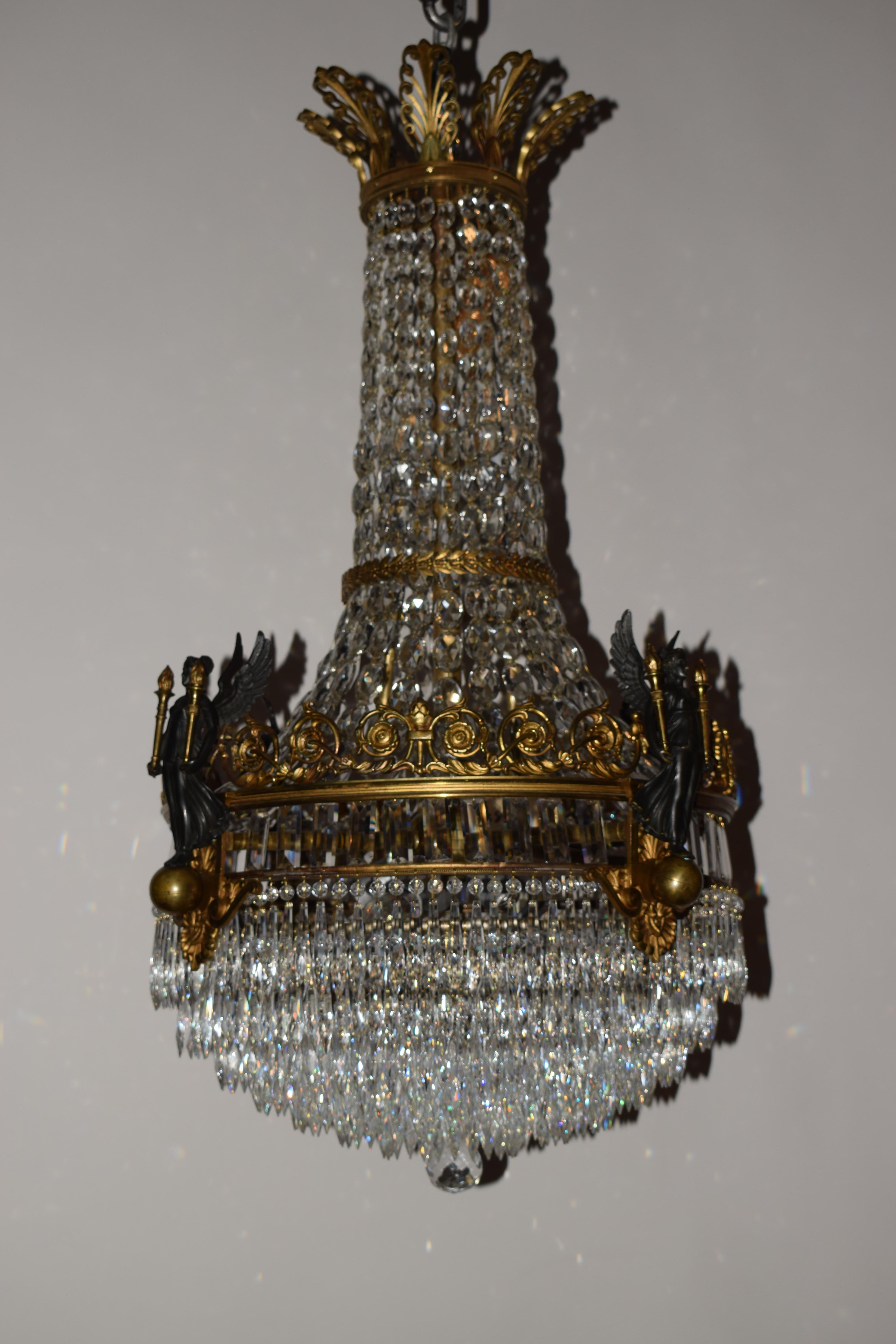 Vergoldeter Kronleuchter aus Bronze und Kristall im Empire-Stil im Angebot 8