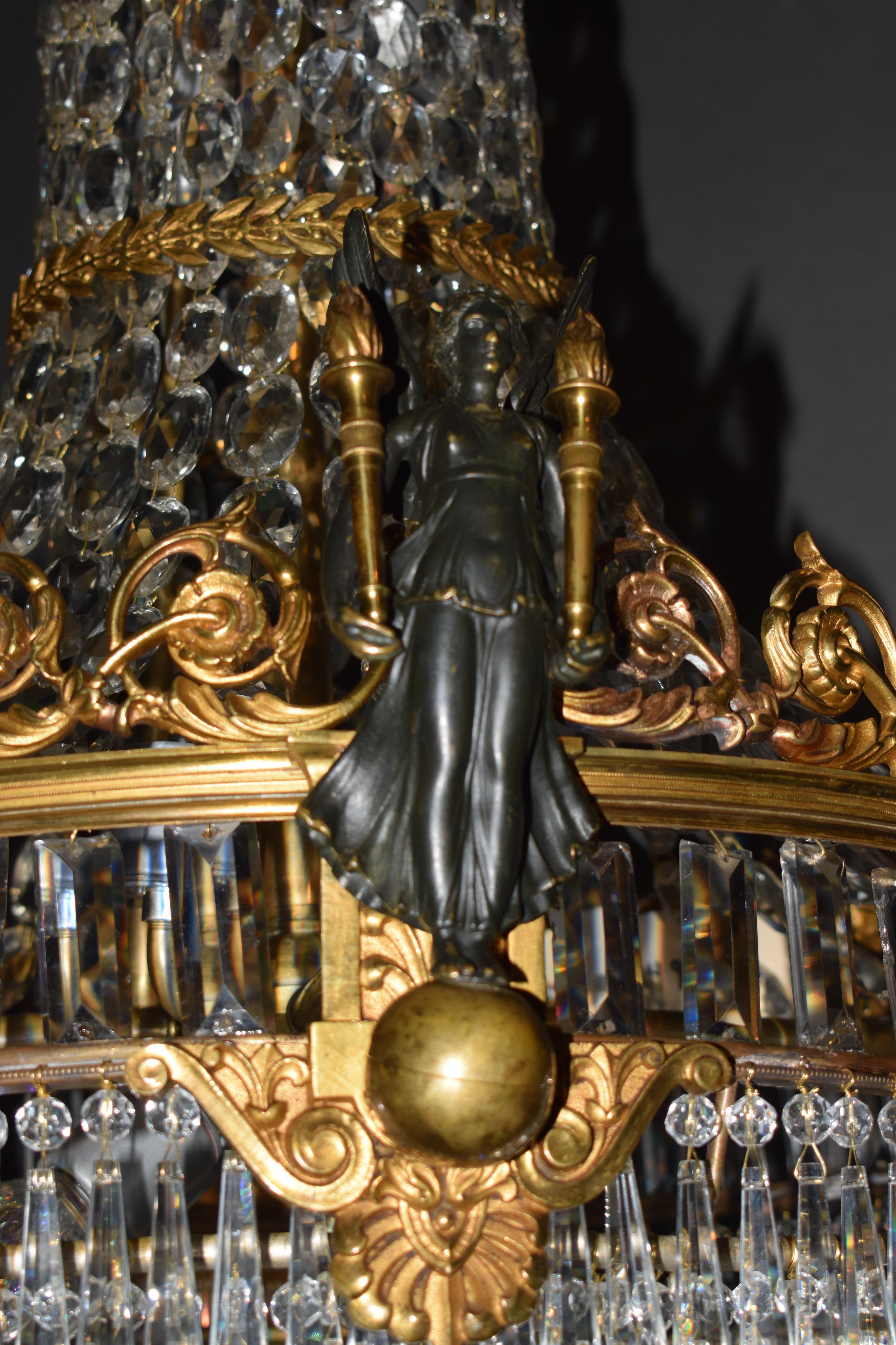 Vergoldeter Kronleuchter aus Bronze und Kristall im Empire-Stil (Französisch) im Angebot