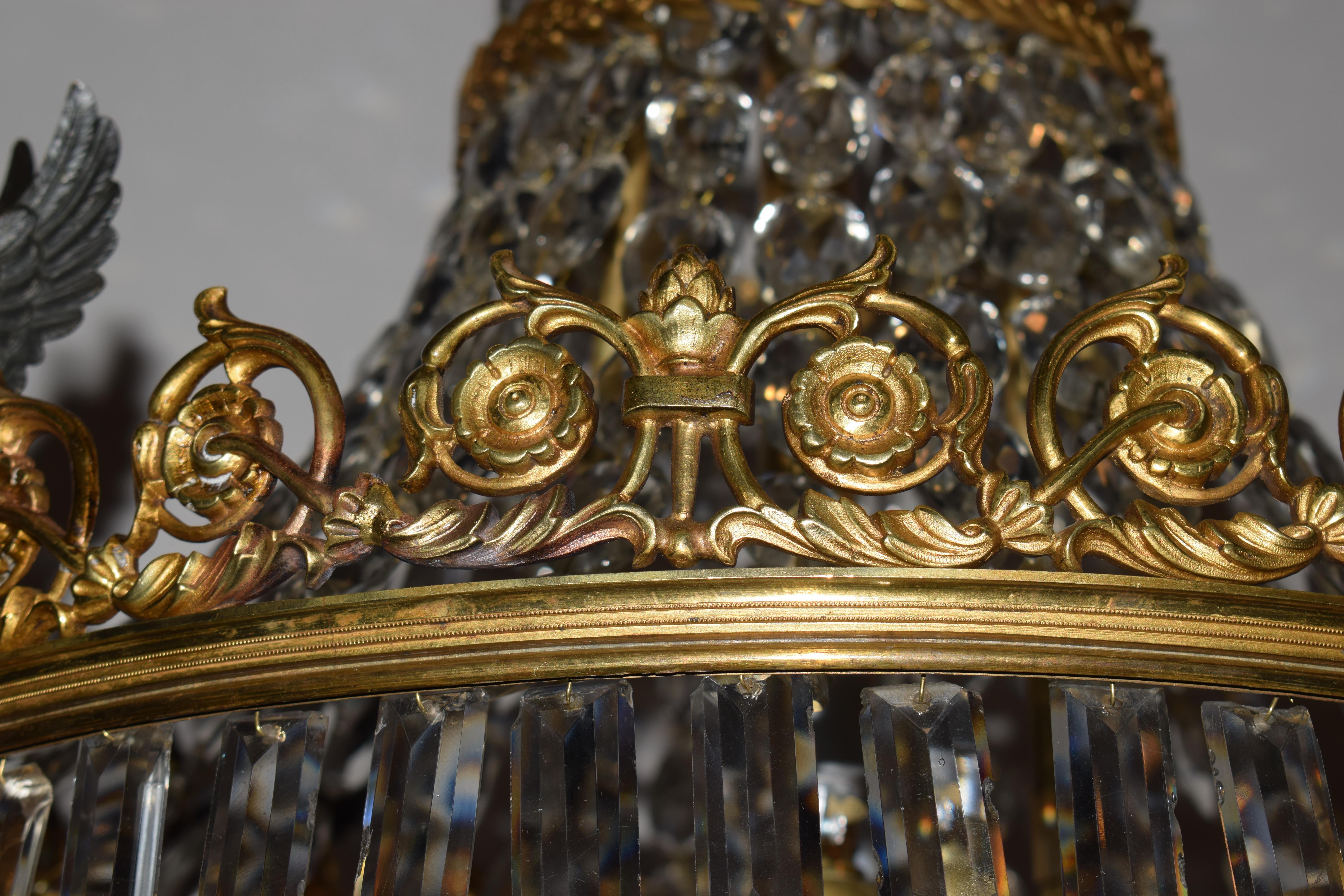 Vergoldeter Kronleuchter aus Bronze und Kristall im Empire-Stil (Frühes 20. Jahrhundert) im Angebot