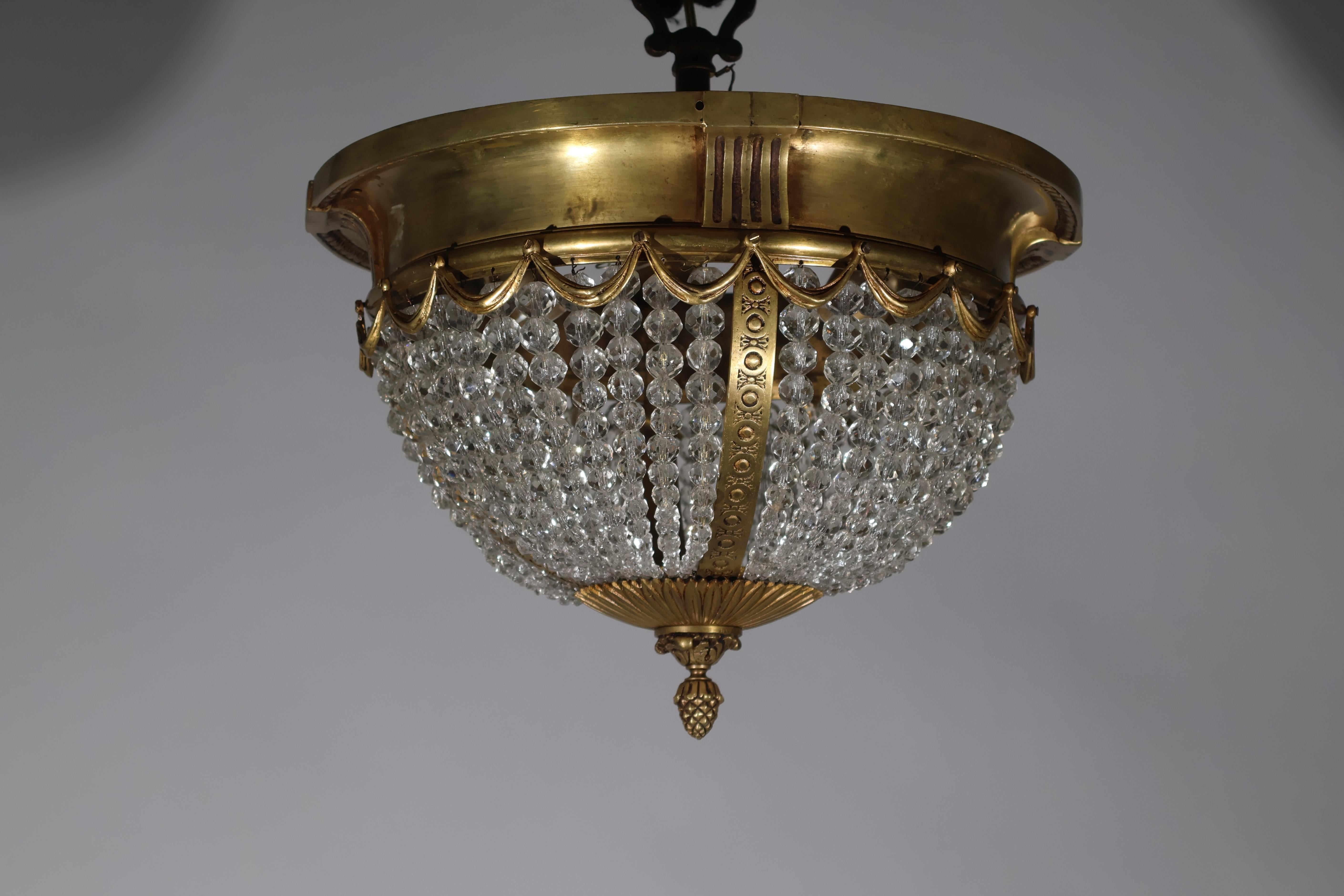Francese Ciondolo in bronzo dorato e cristallo in vendita