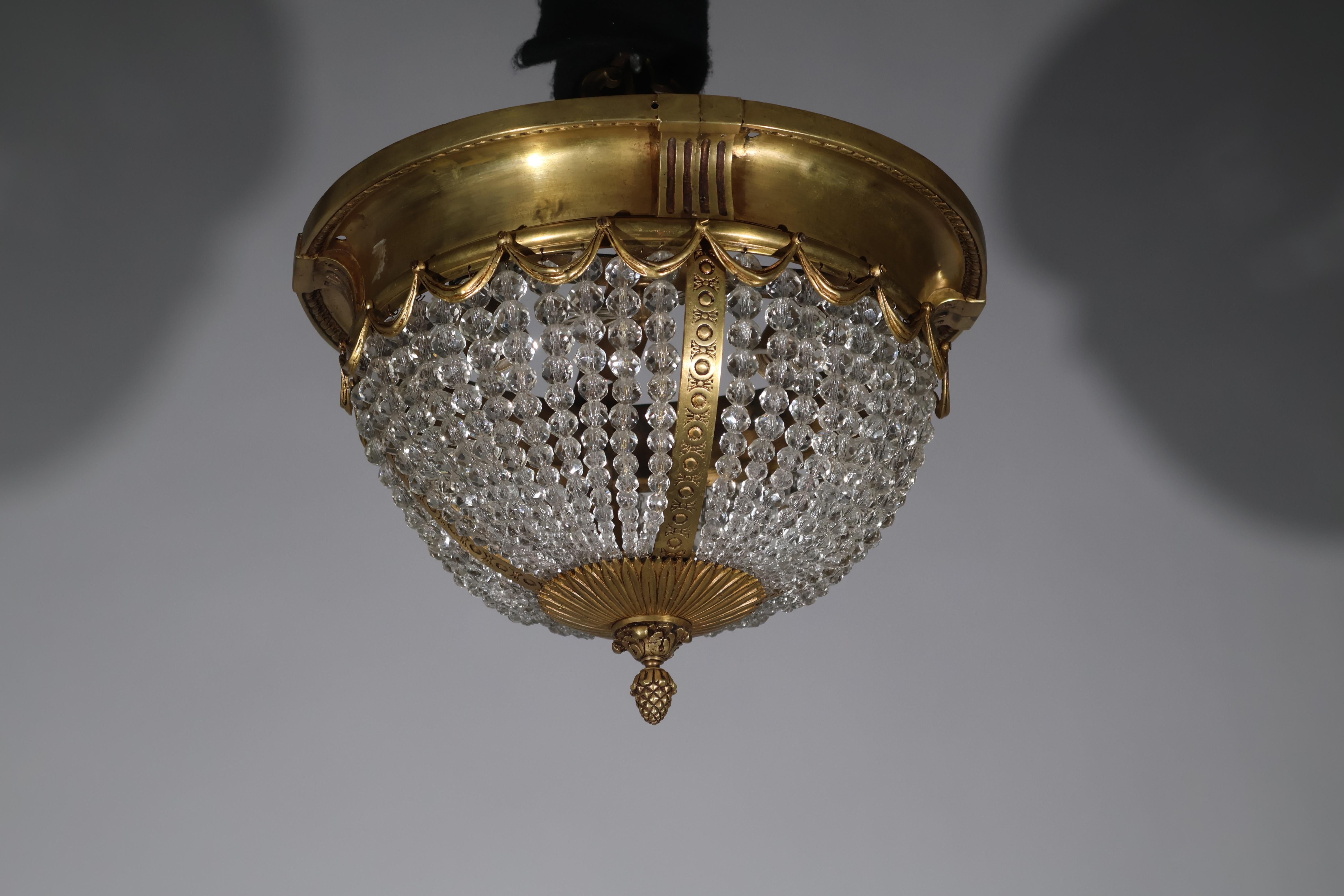Ciondolo in bronzo dorato e cristallo in vendita 1