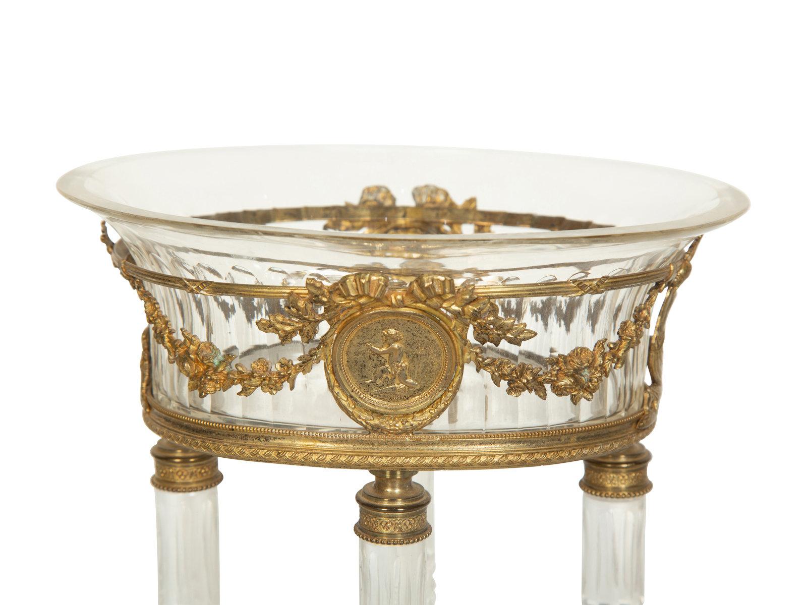 Français Centre de table en bronze doré et cristal taillé en vente