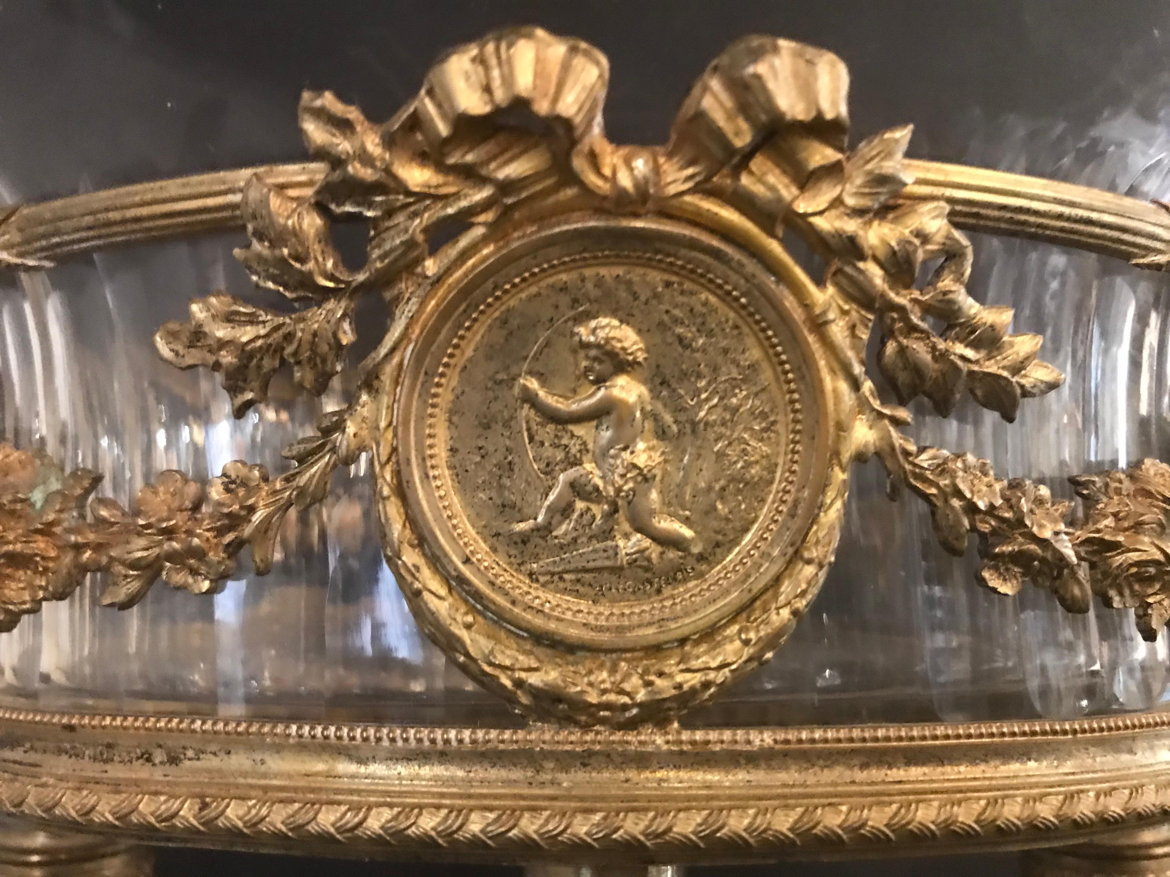 Tafelaufsatz aus vergoldeter Bronze und geschliffenem Kristall (Vergoldet) im Angebot