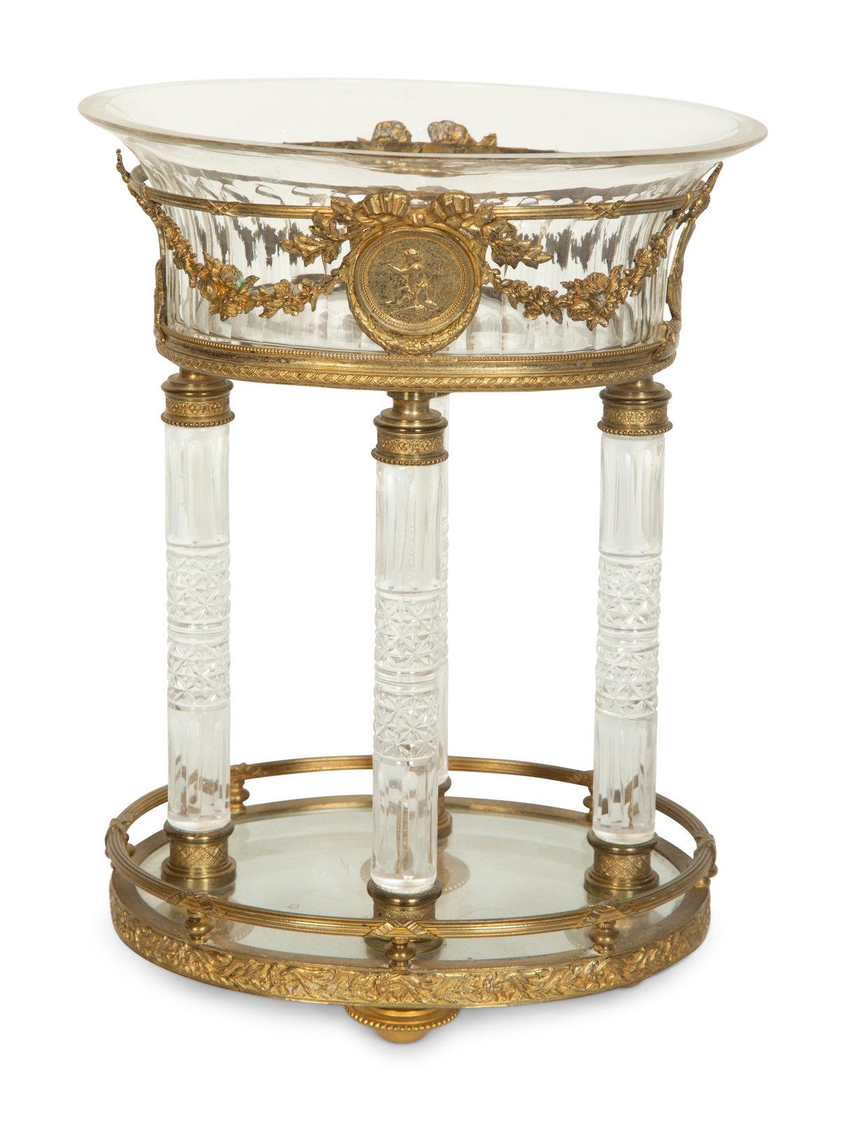 Début du 20ème siècle Centre de table en bronze doré et cristal taillé en vente