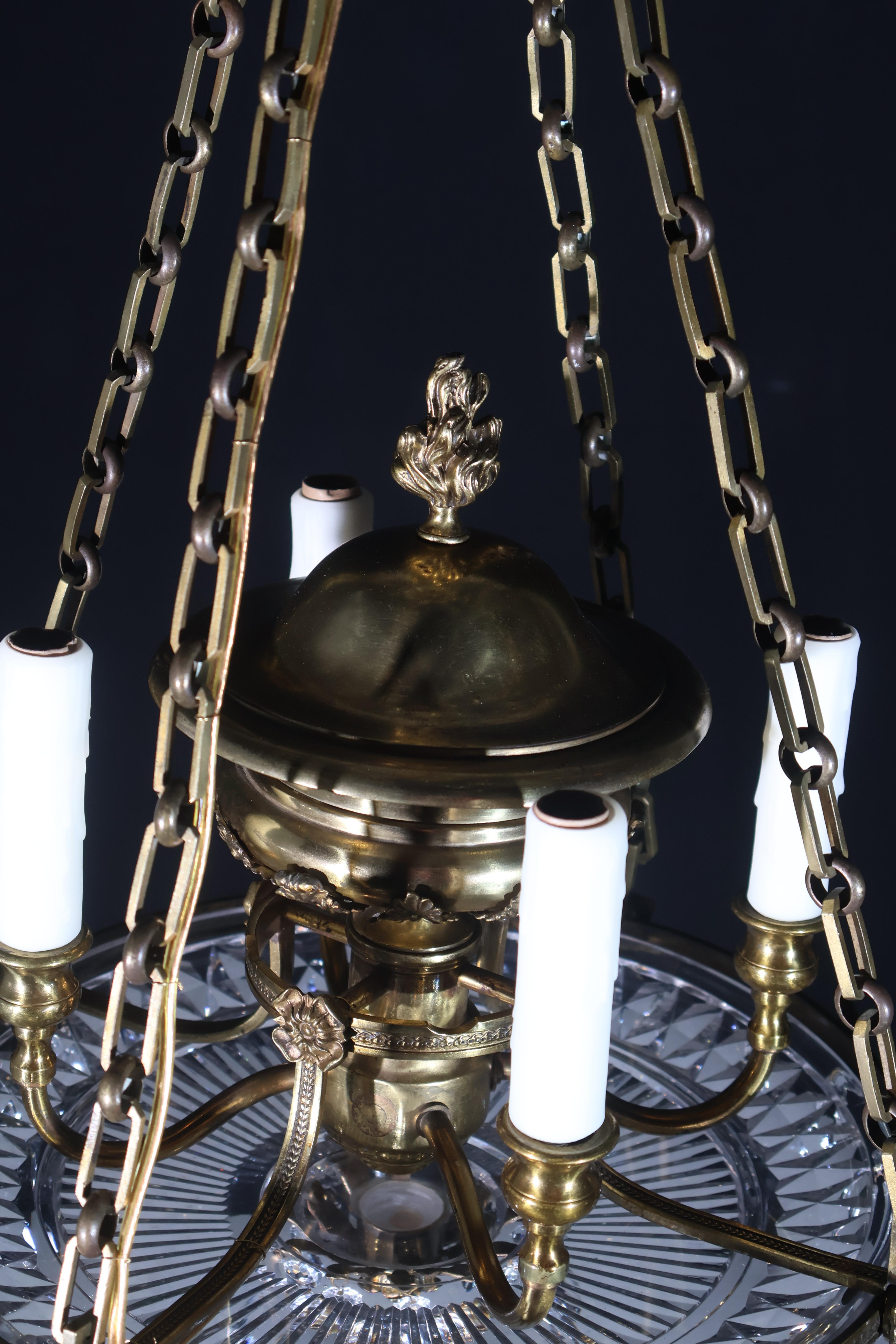 Piatto in bronzo dorato e cristallo tagliato in stile Luigi XVI in vendita 1