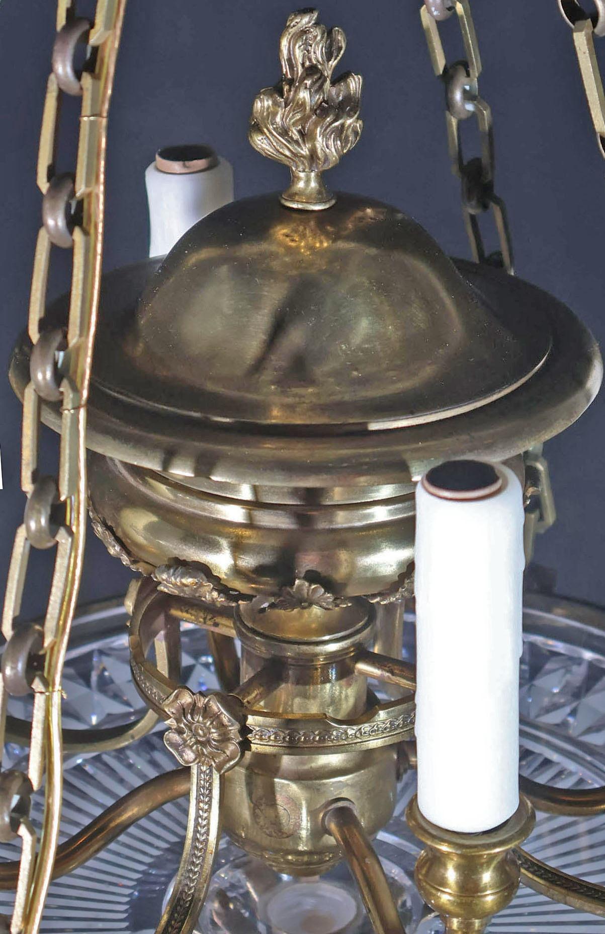 Metà XIX secolo Piatto in bronzo dorato e cristallo tagliato in stile Luigi XVI in vendita