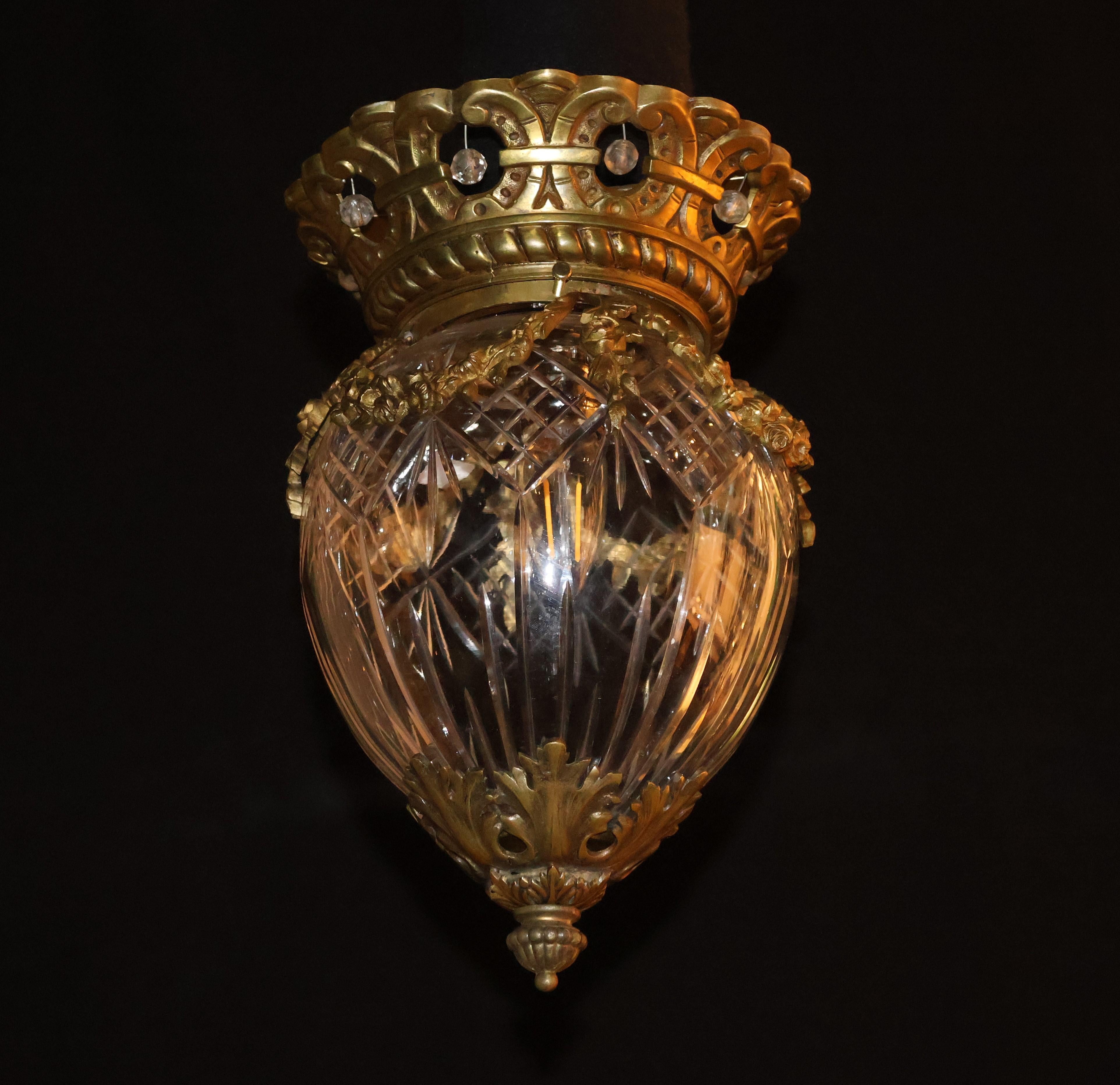 Bronzo Globo in bronzo dorato e cristallo tagliato in vendita