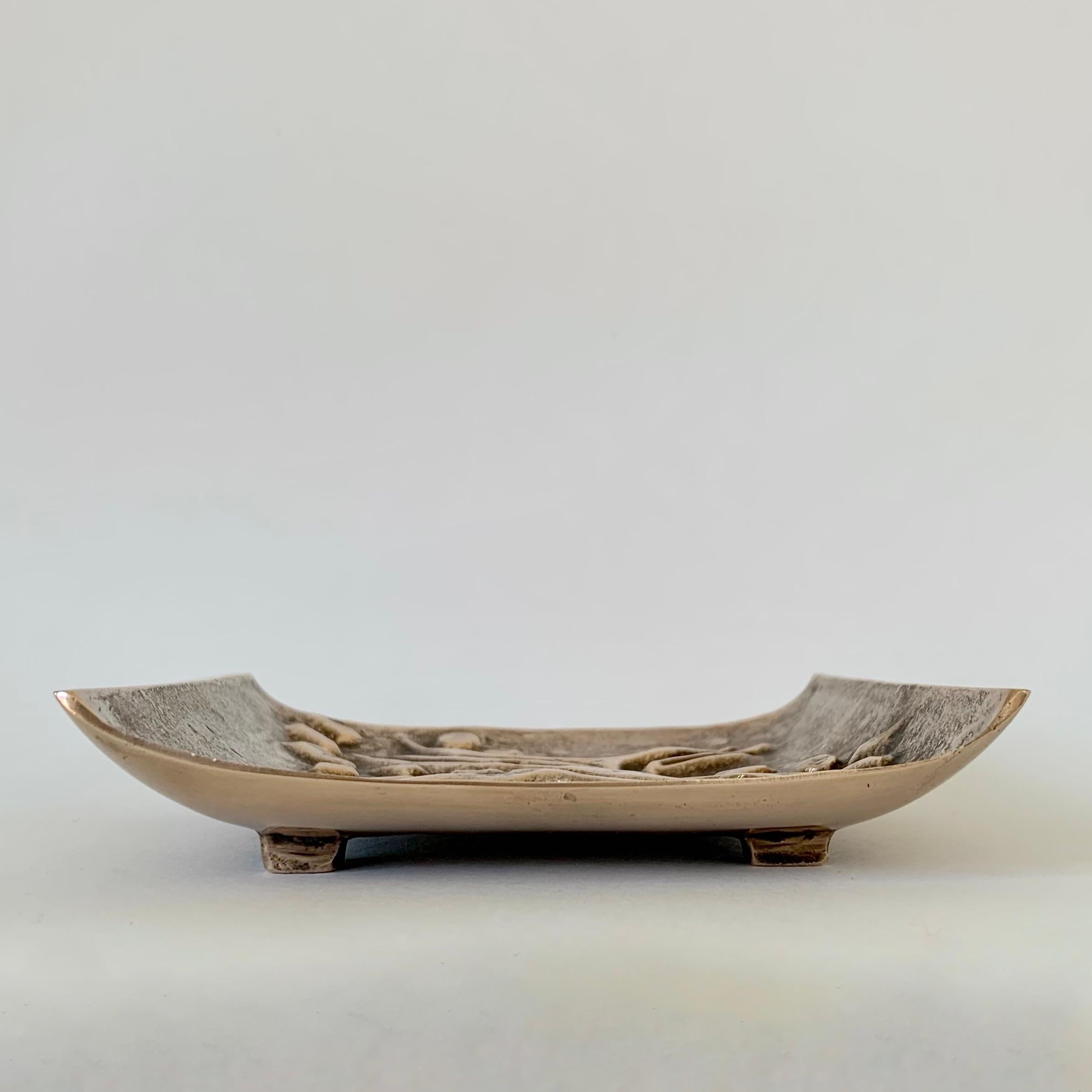 Gilt Bronze Decorative Vide-Poche, circa 1960, Italy. For Sale 3